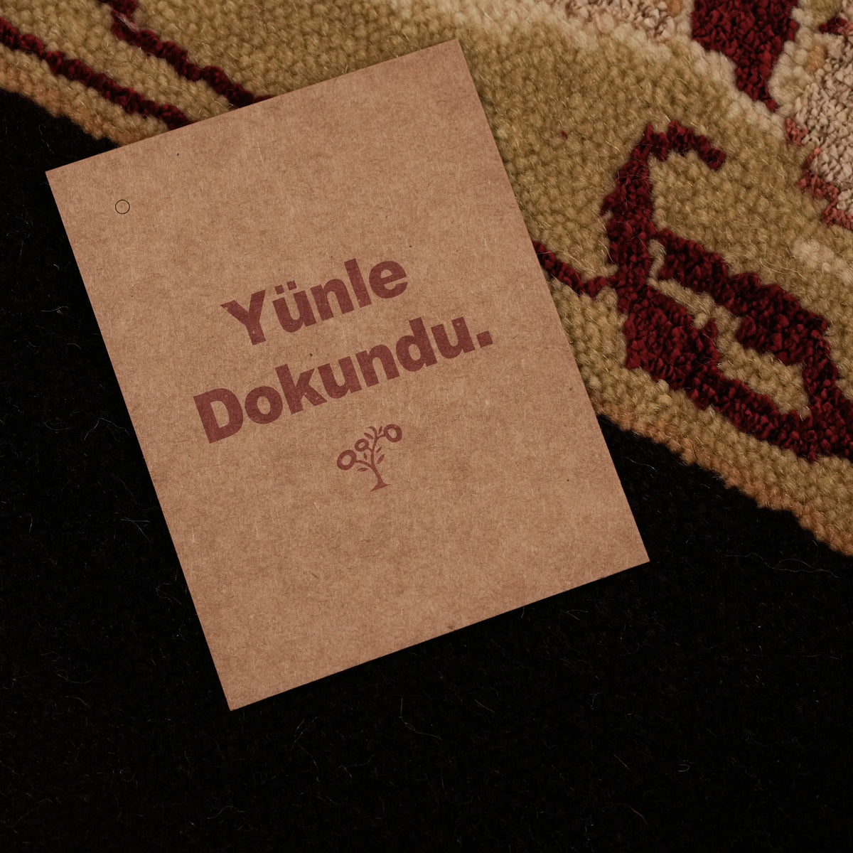 Harem Serisi El Dokuma Uşak Desenli Bordo İpekli Halı — klasik desen
