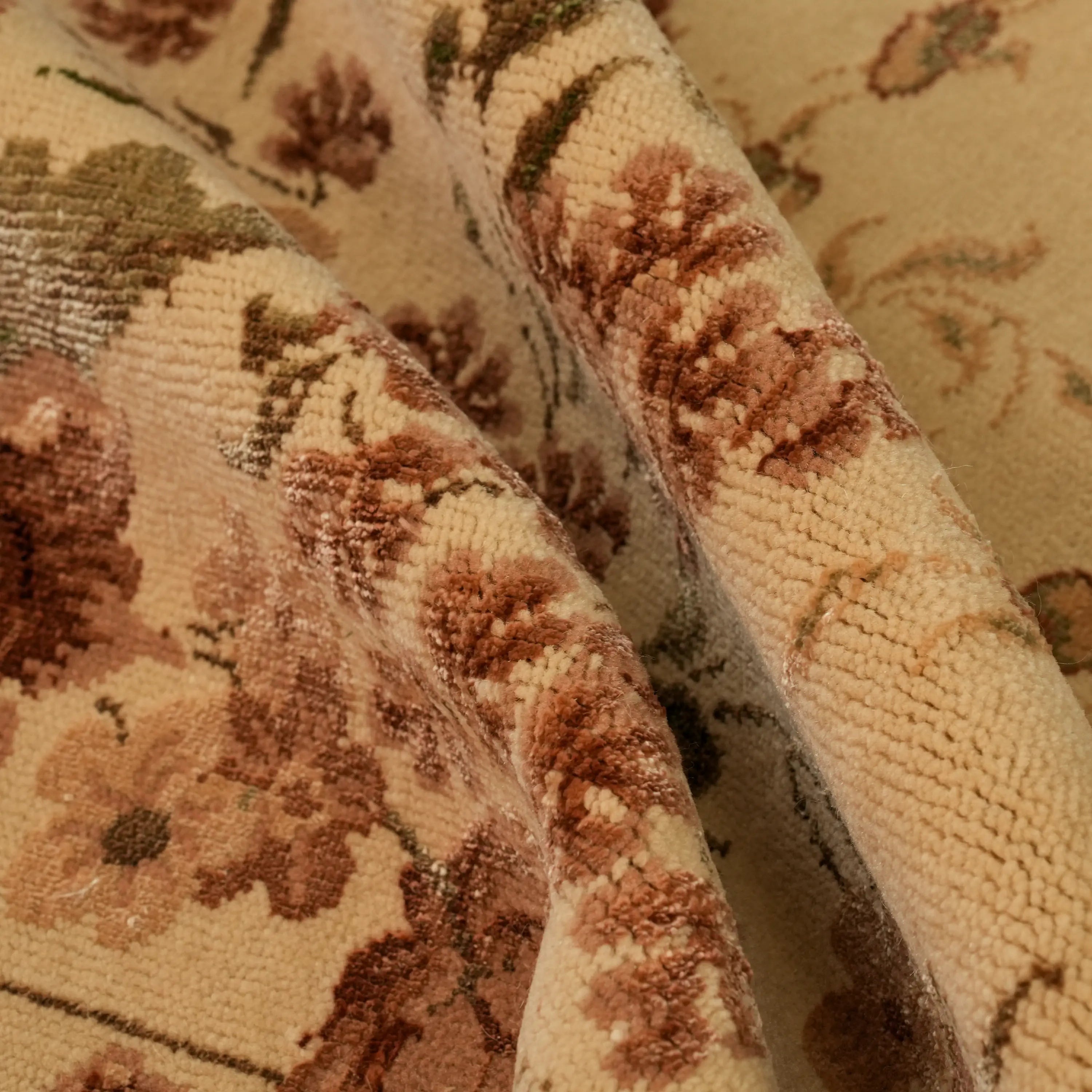 Harem Serisi El Dokuma Uşak Desenli İpekli Bej Halı