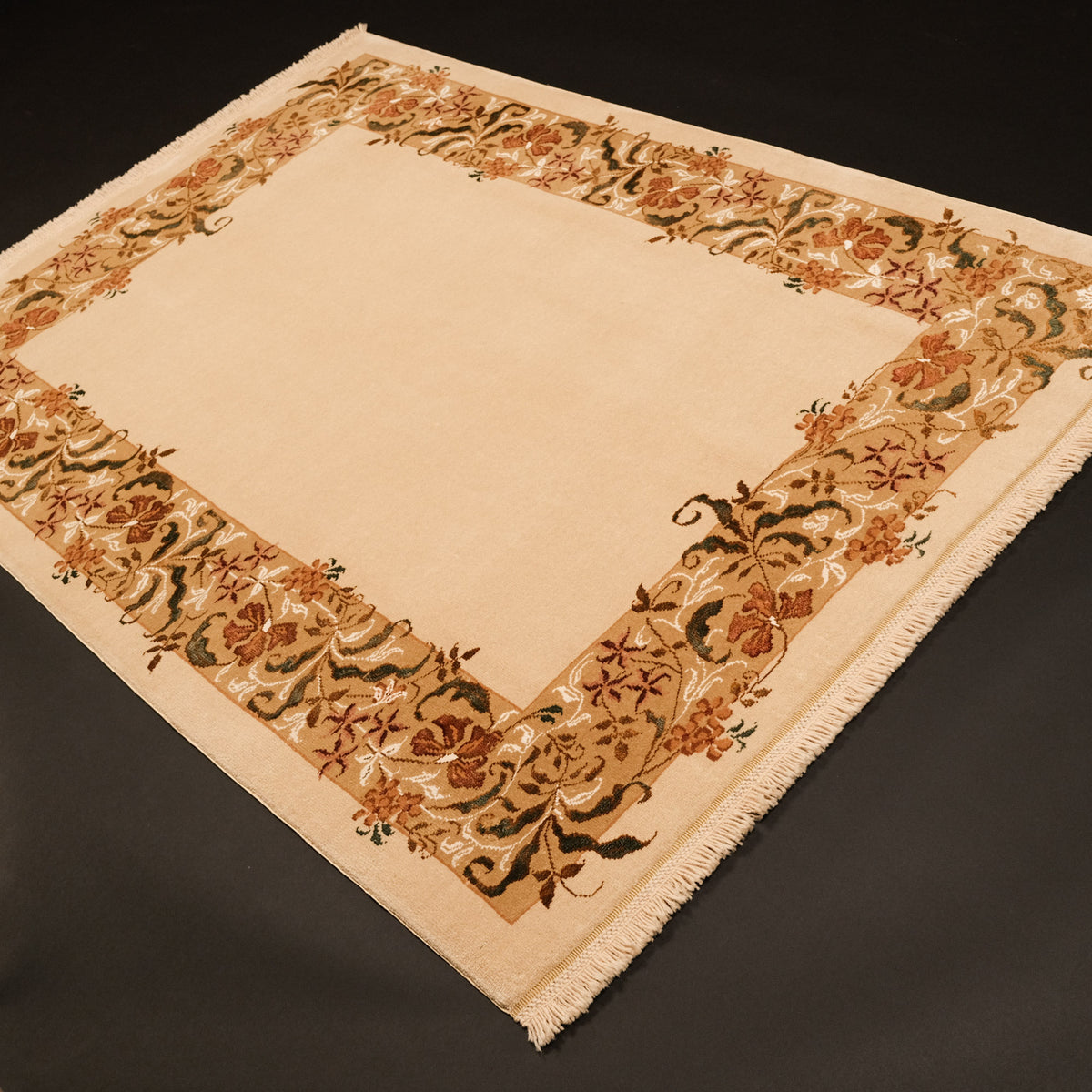 Harem Serisi Uşak Desenli El Dokuma Salon Halısı, krem, 145x198 – 171x219 cm — Halıcızade