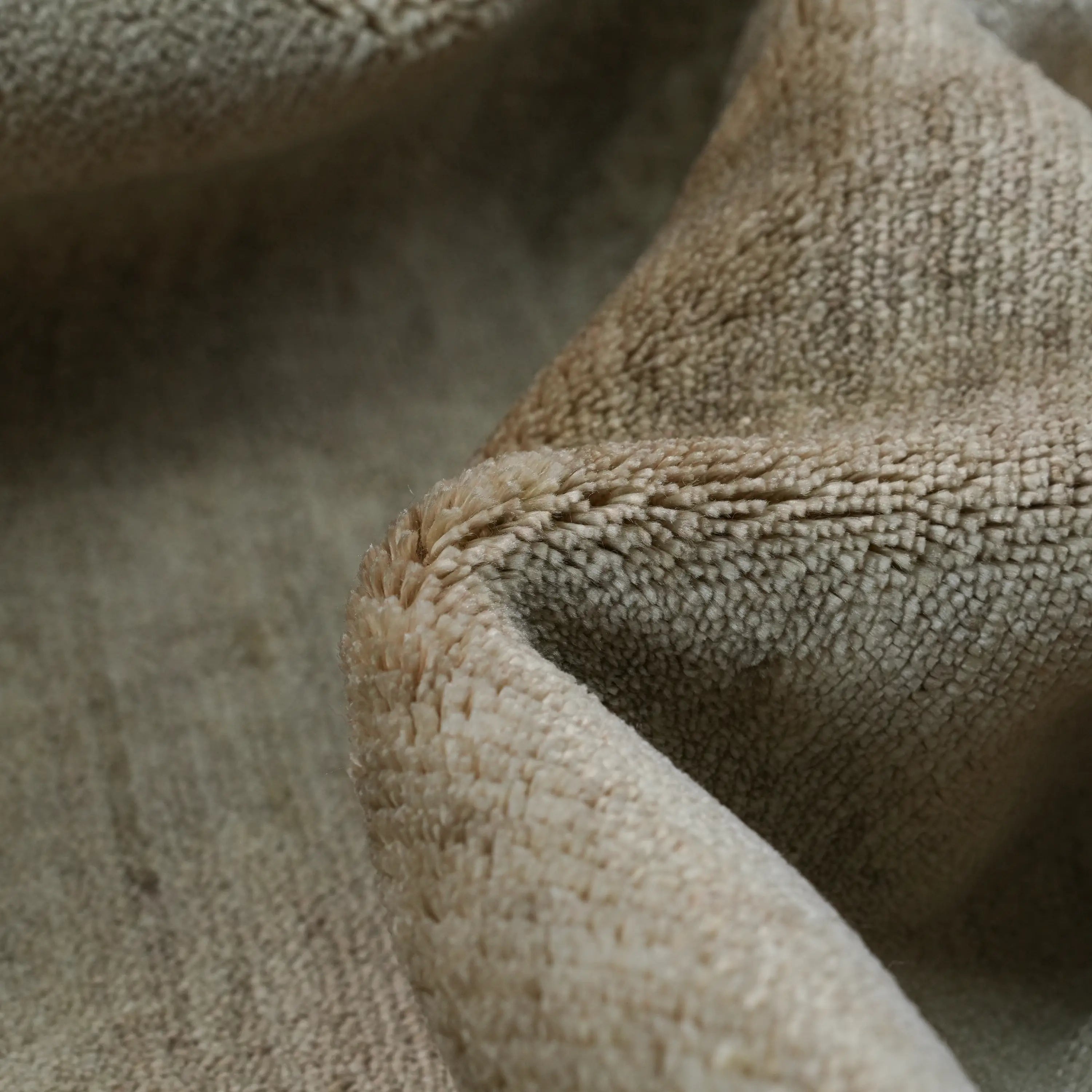 Heritage Serisi Çerçece Desenli Krem Tencel Tezgah Dokuma Halı