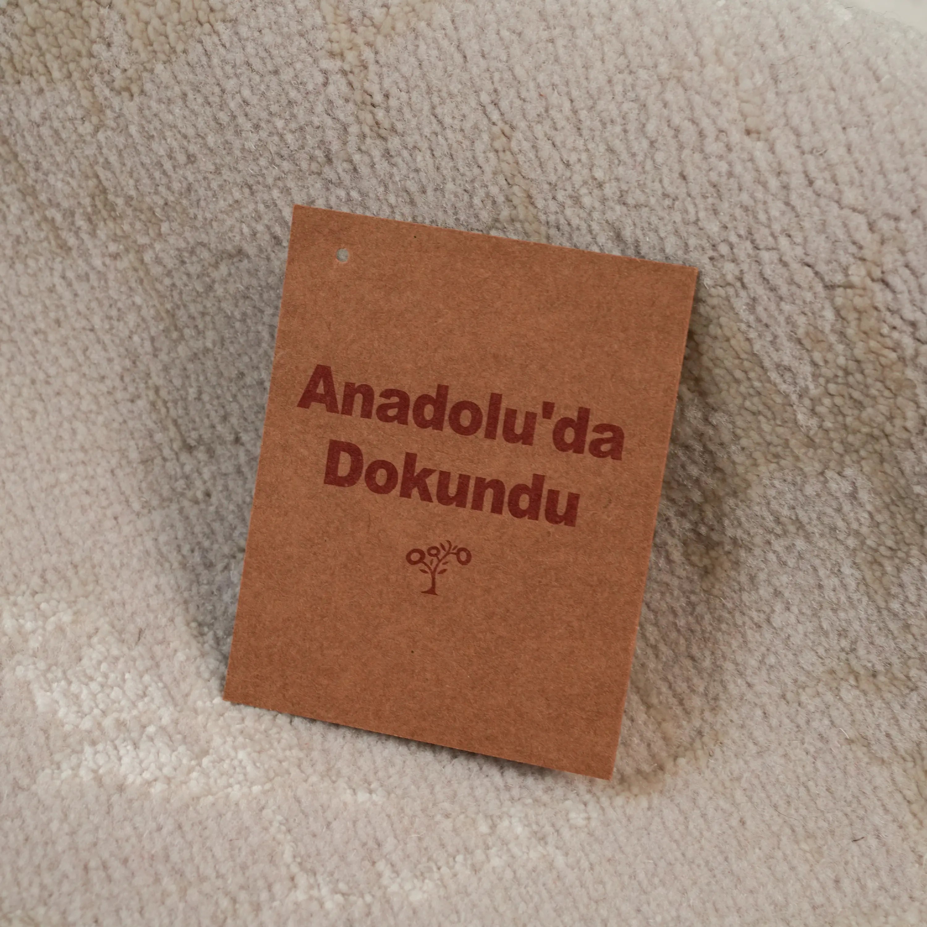 Heritage Serisi Vintage Desenli Krem Yün Tezgah Dokuma Halı