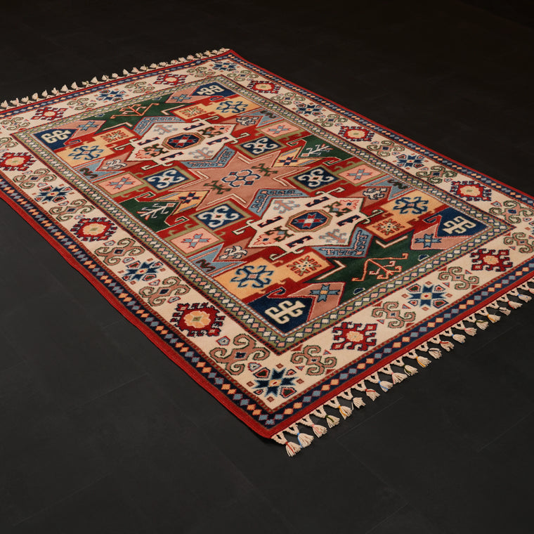 Antika Halı ve Eski Kilim Modelleri koleksiyonundan bir halı