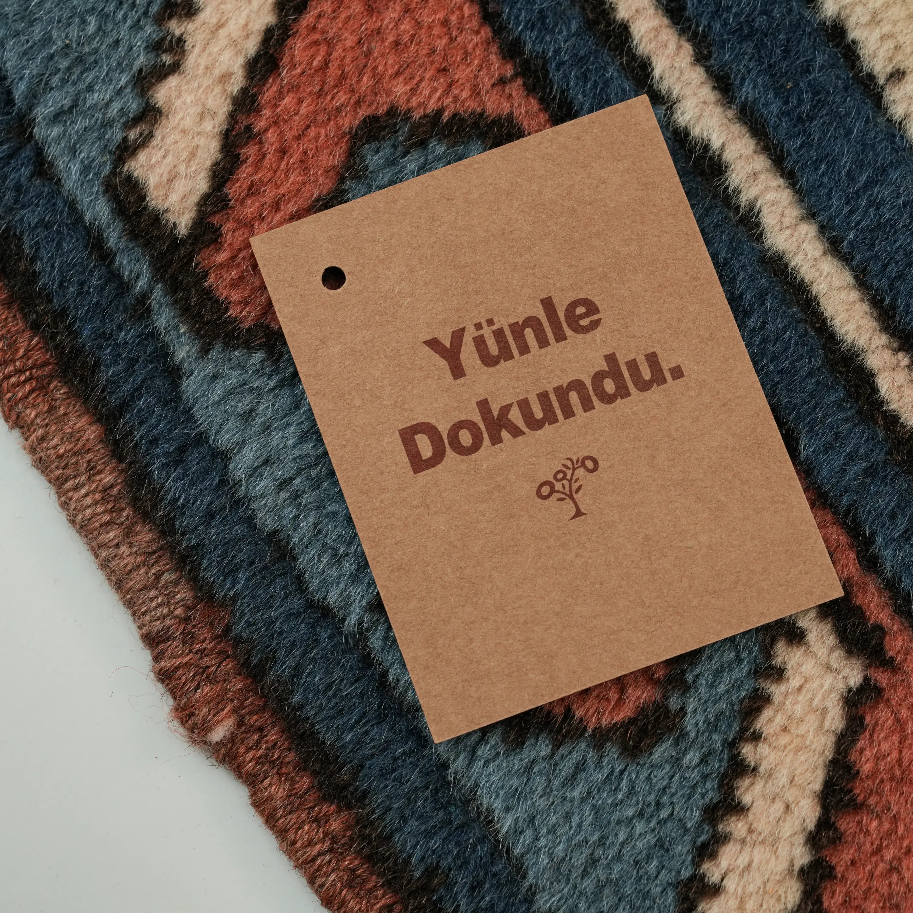 İkinci El Anadolu Desenli El Dokuma Rengarenk Yün Kars Halısı