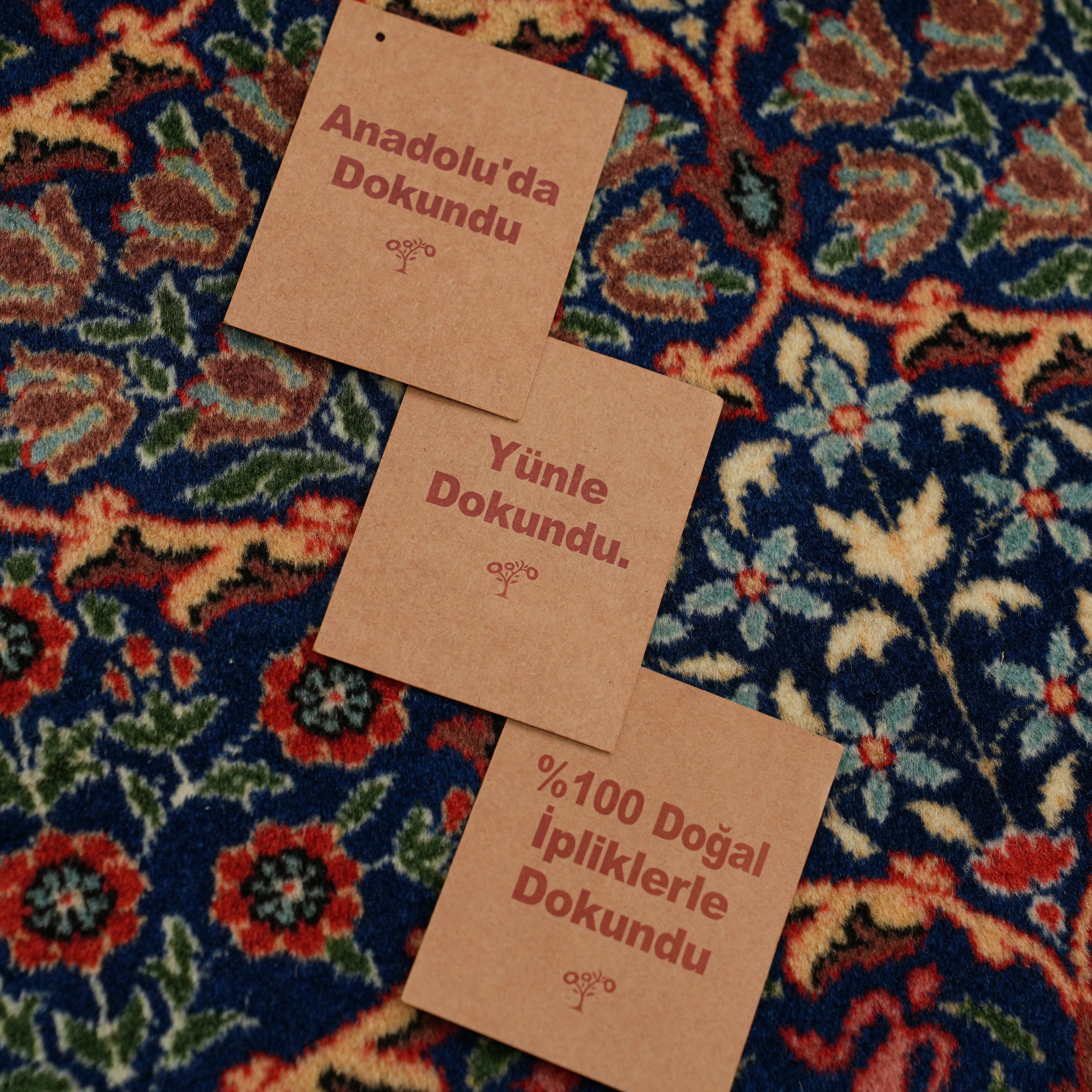 İkinci El Hereke Karpuzlu Desenli El Dokuma Lacivert Yün Halı