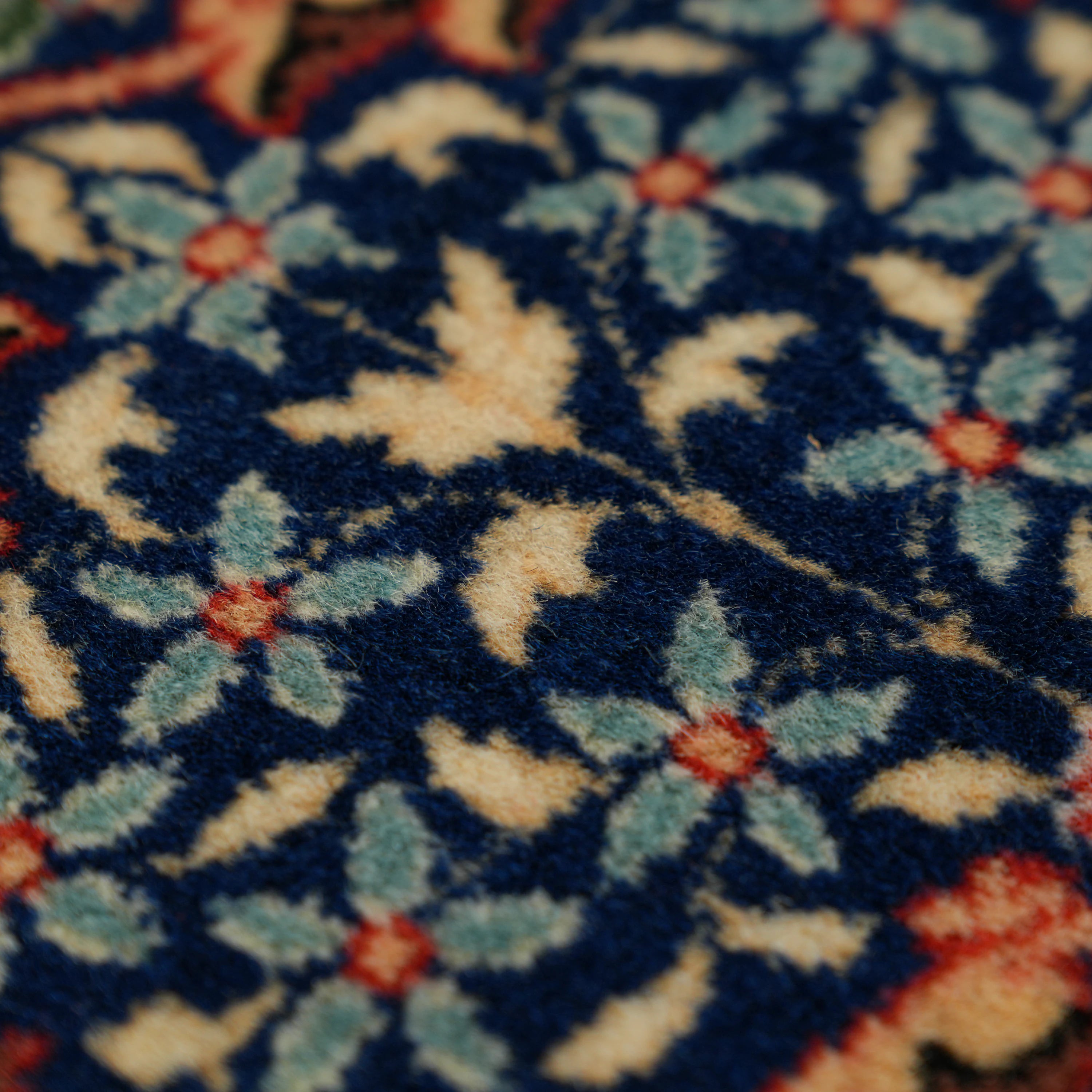 İkinci El Hereke Karpuzlu Desenli El Dokuma Lacivert Yün Halı