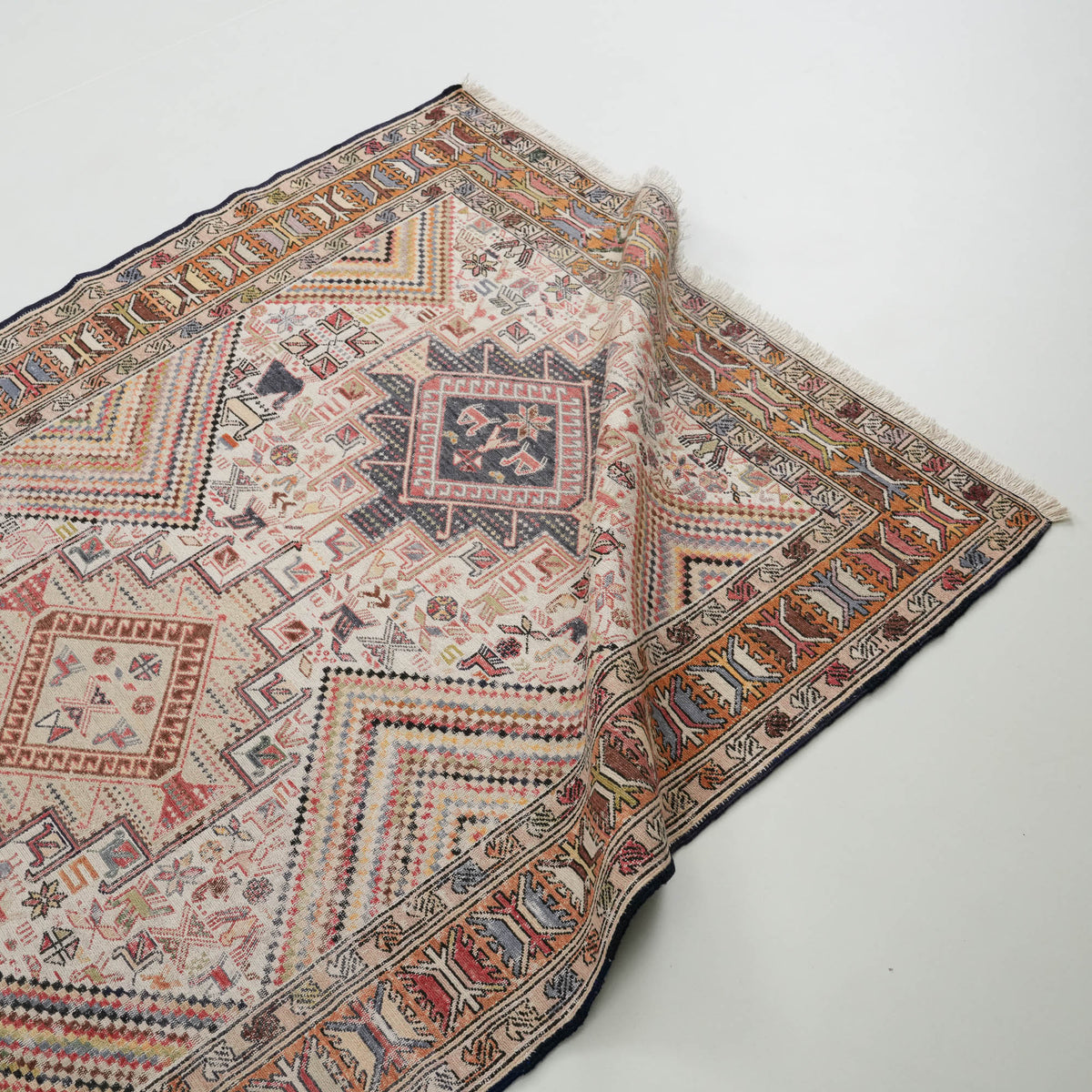 İkinci El Otantik Desenli İpekli El Dokuma Sumak Kilim — yün