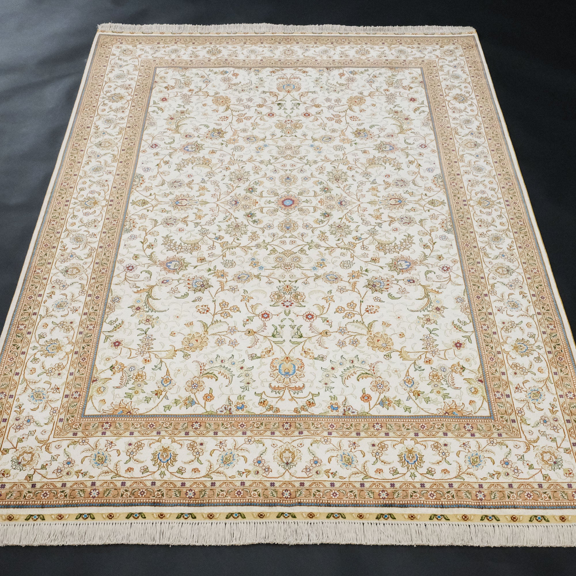 Silk Hand Woven Uşak Patterned Classic Carpet
