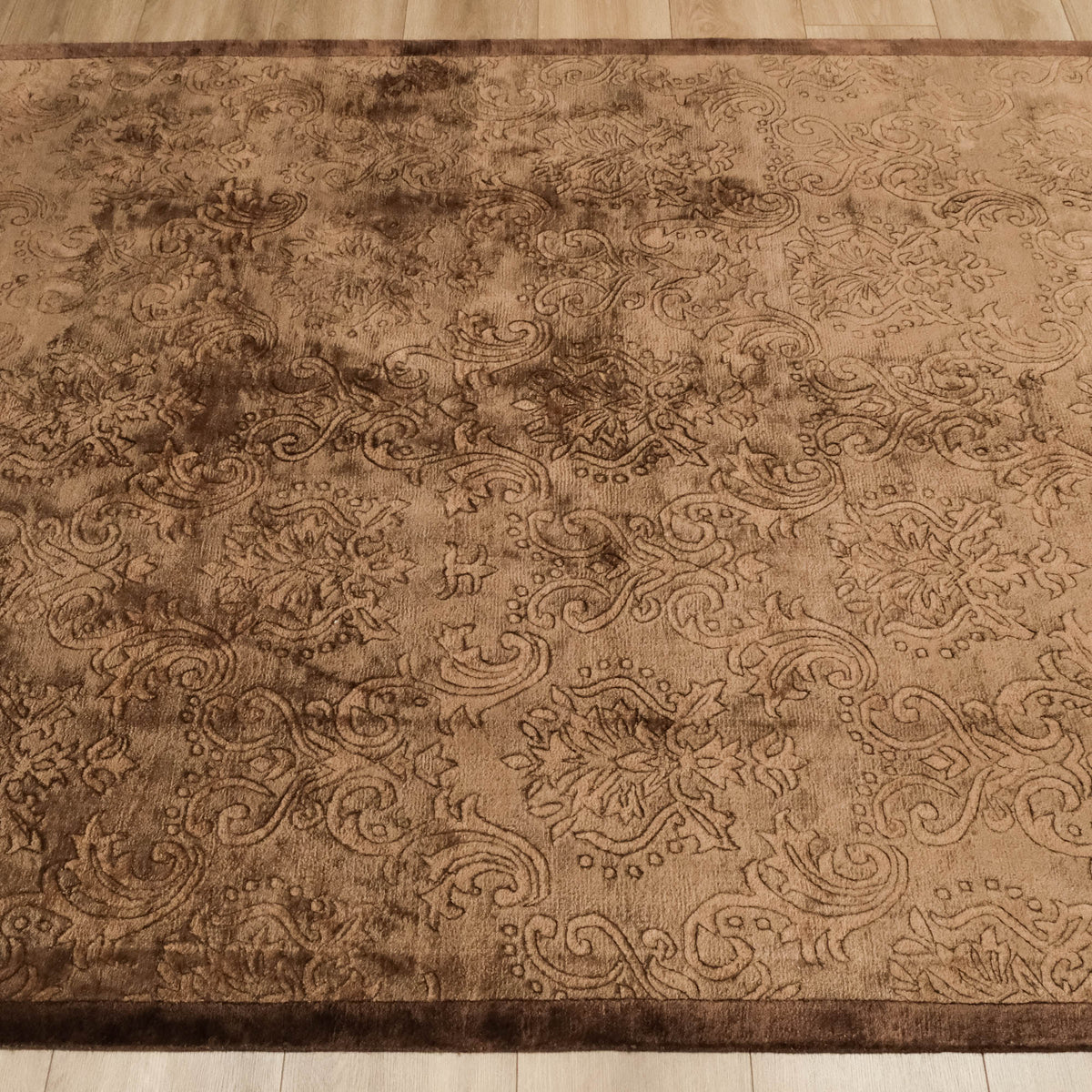Kahverengi El Dokuma Damask Desenli Halı