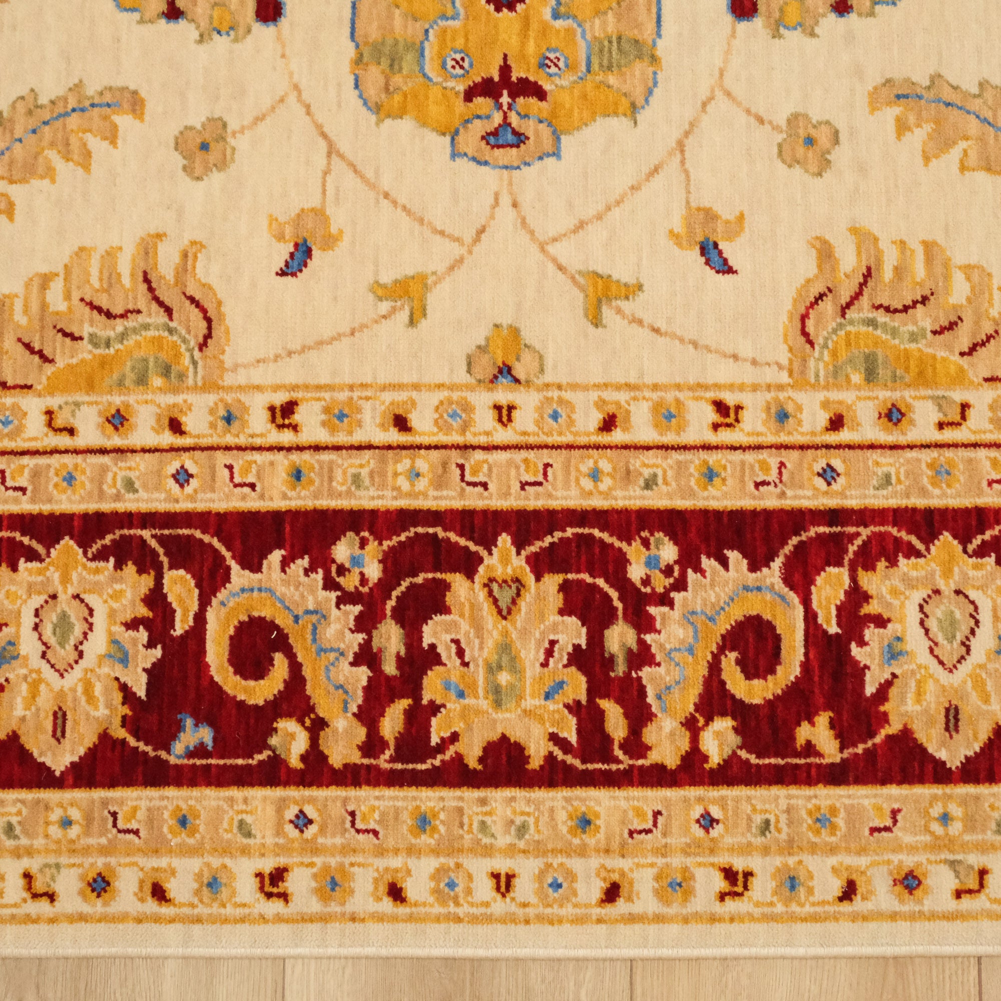Uşak Patterned Machine Woven Cream Wool Carpet