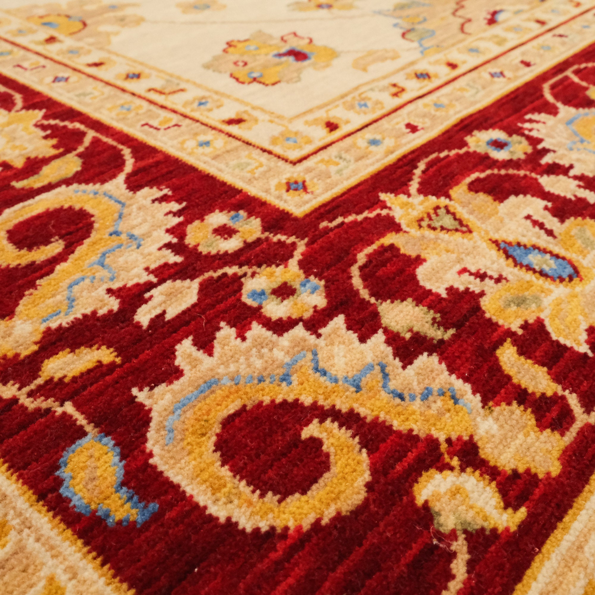 Uşak Patterned Machine Woven Cream Wool Carpet