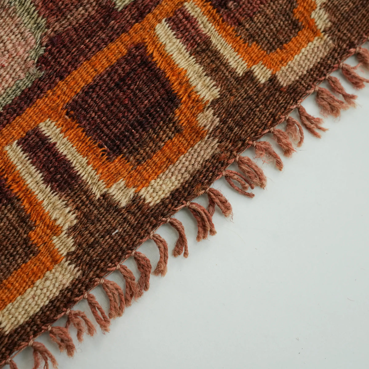 Karabağ Desenli El Dokuma Kahverengi Kilim — mutfak halısı