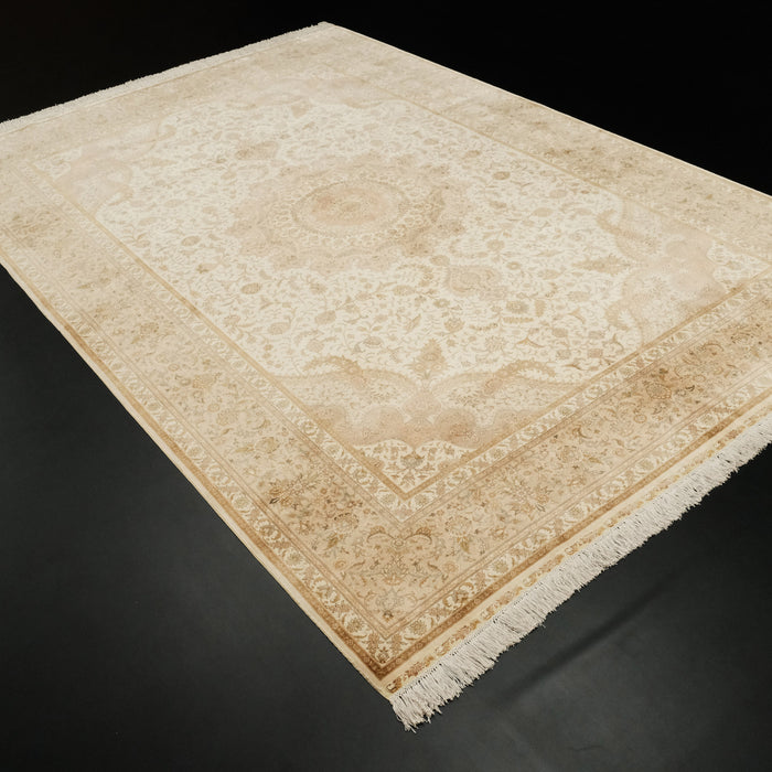 Krem Saf İpek El Dokuma Klasik Halı, 207x303 cm — Halıcızade