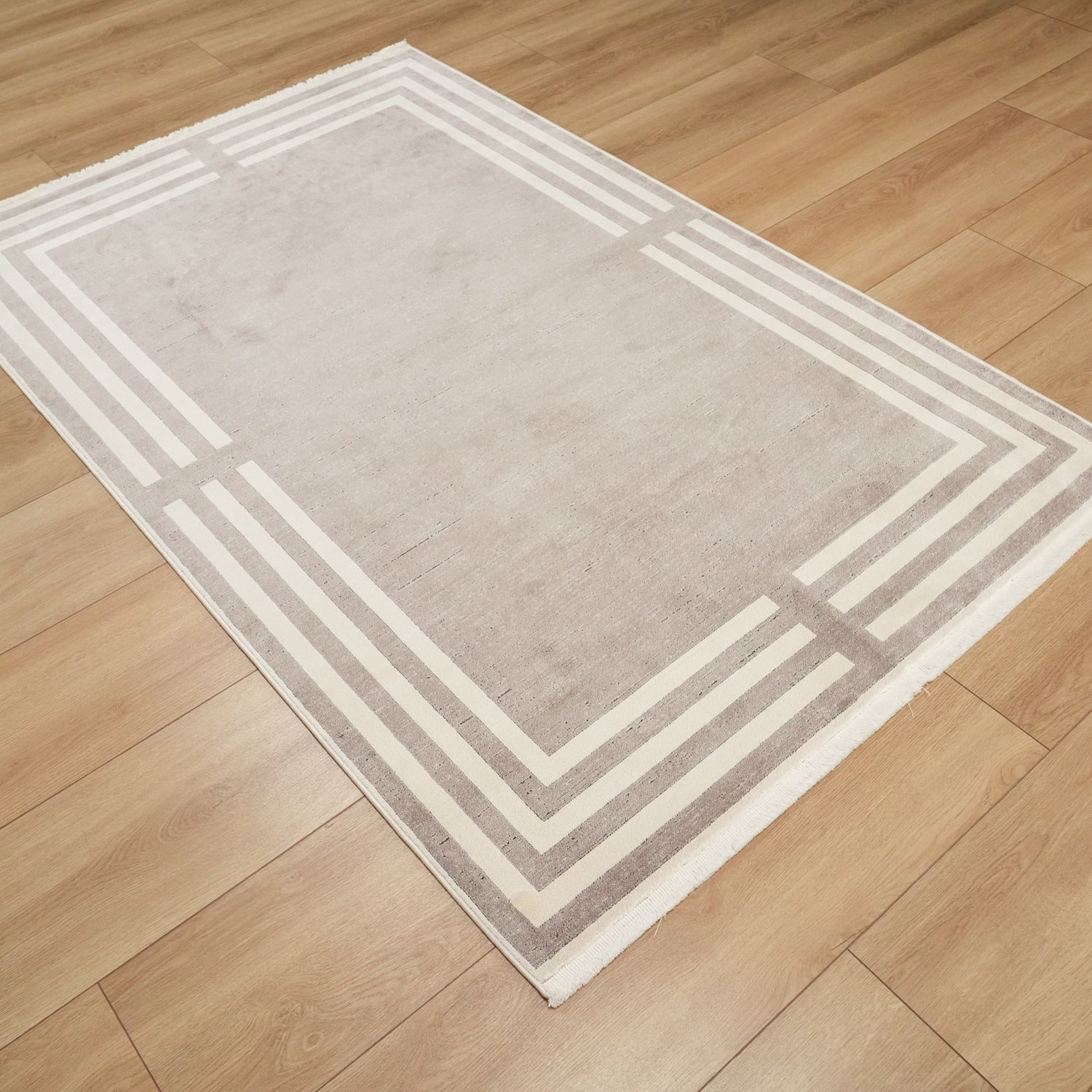 Lugano Serisi Makine Dokuma Çerçeve Desenli Viskon Gri Halı, 80x150 – 300x400 cm — Halıcızade