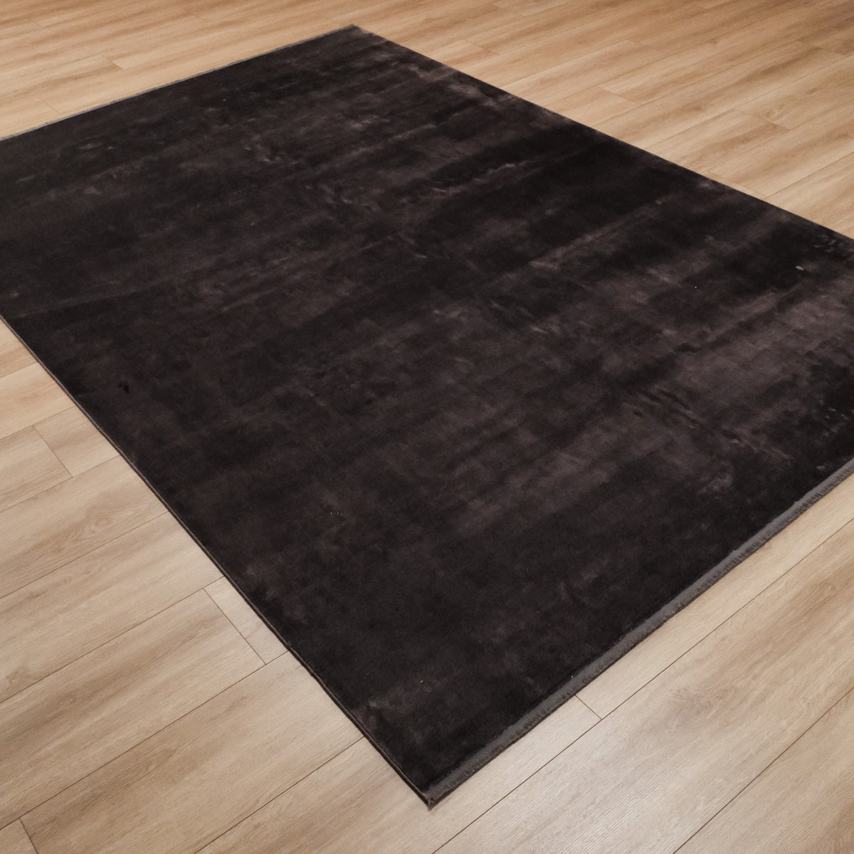 Lugano Serisi Sade Desenli Makine Dokuma Antrasit Halı, 200x300 – 300x400 cm — Halıcızade