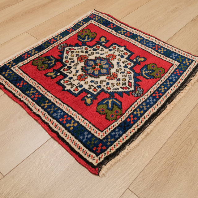El Dokuma Anadolu Desenli Rengarenk Yün Taşpınar Halı, 54x57 cm — Halıcızade