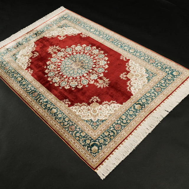 Madalyon Desenli Kırmızı El Dokuma Viskon Halı, 123x183 cm — Halıcızade