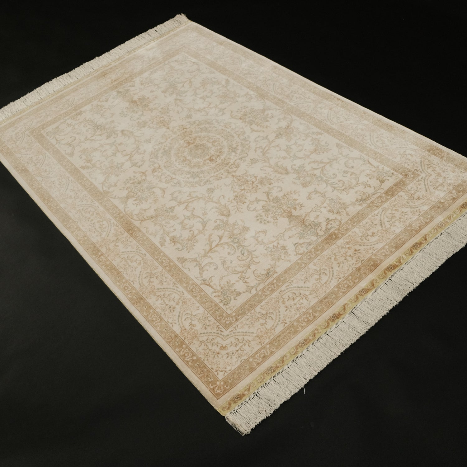 Madalyon Desenli Krem El Dokuma İpek Halı, 124x183 cm — Halıcızade
