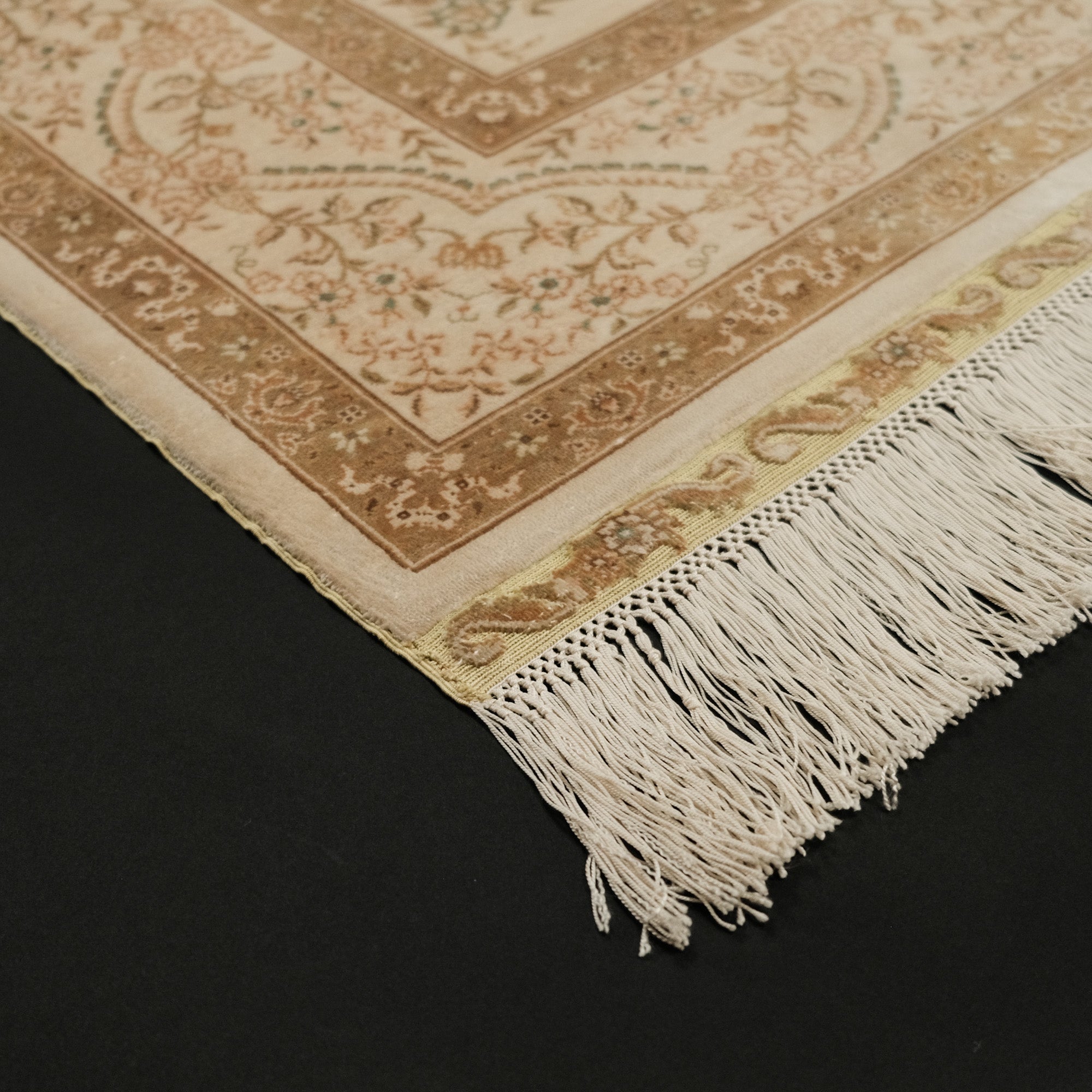 Medallion Design Cream Hand Woven Silk Carpet