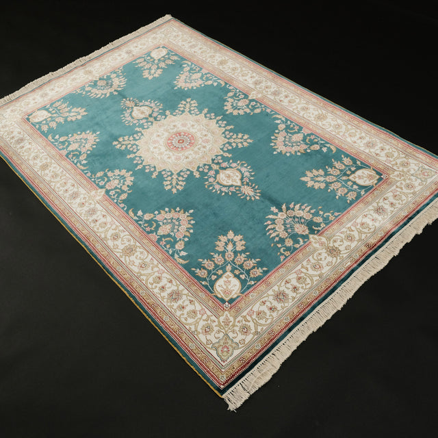 Madalyon Desenli Mavi El Dokuma Viskon Halı, 123x185 cm — Halıcızade