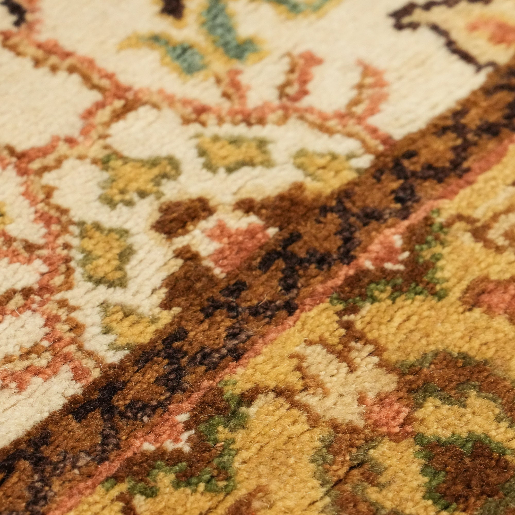 Mahal Serisi El Dokuma Kahverengi Uşak Desenli Yün Halı