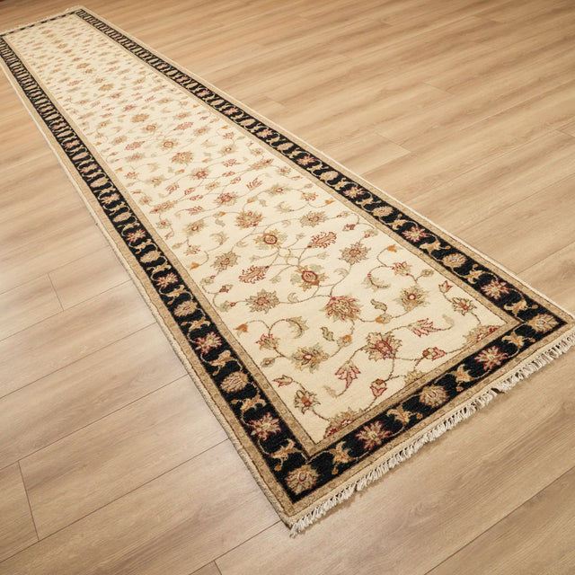 Mahal Serisi El Dokuma Krem Uşak Desenli Yün Halı, 84x487 cm — Halıcızade