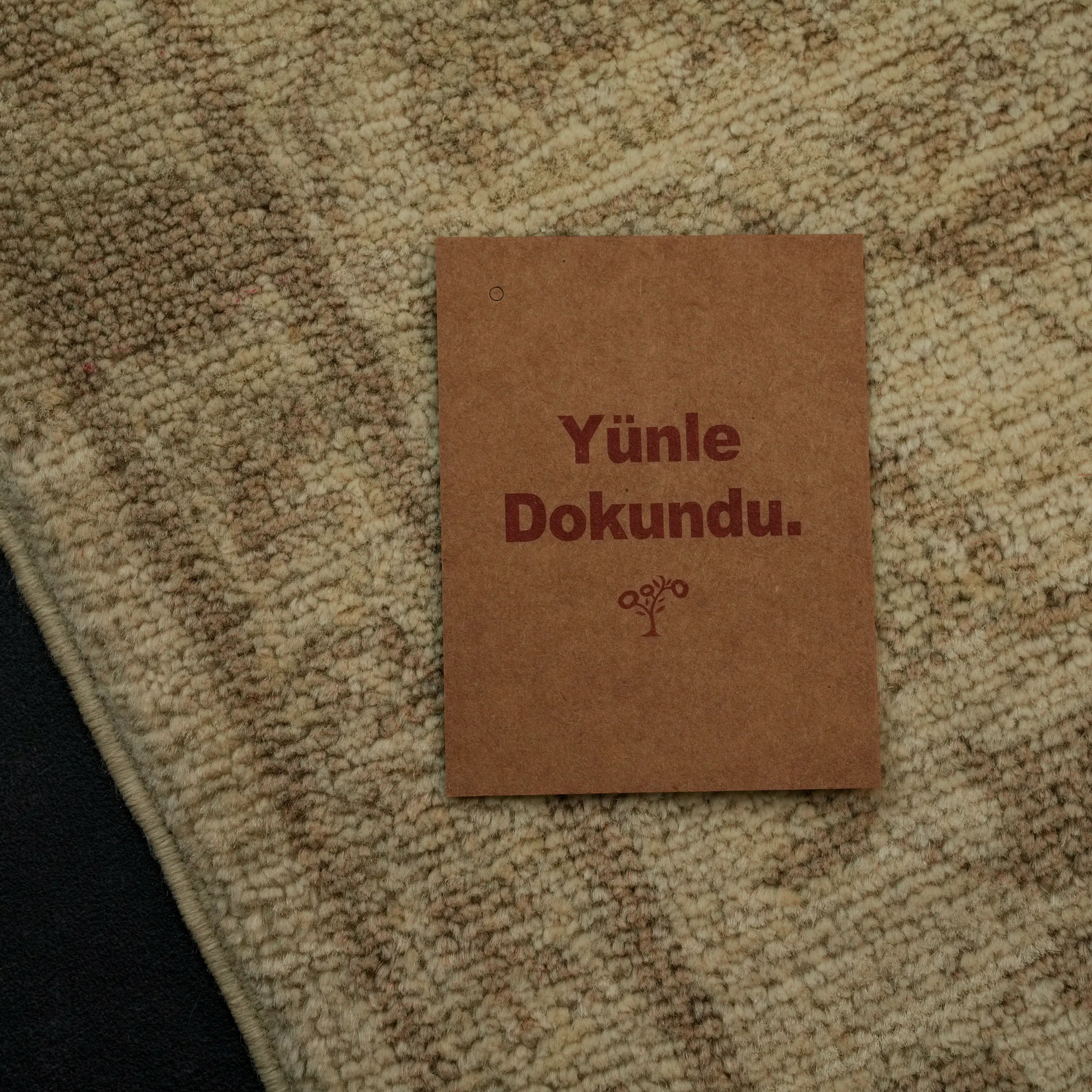 Mahal Series Handwoven Uşak Pattern Cream Wool Rug