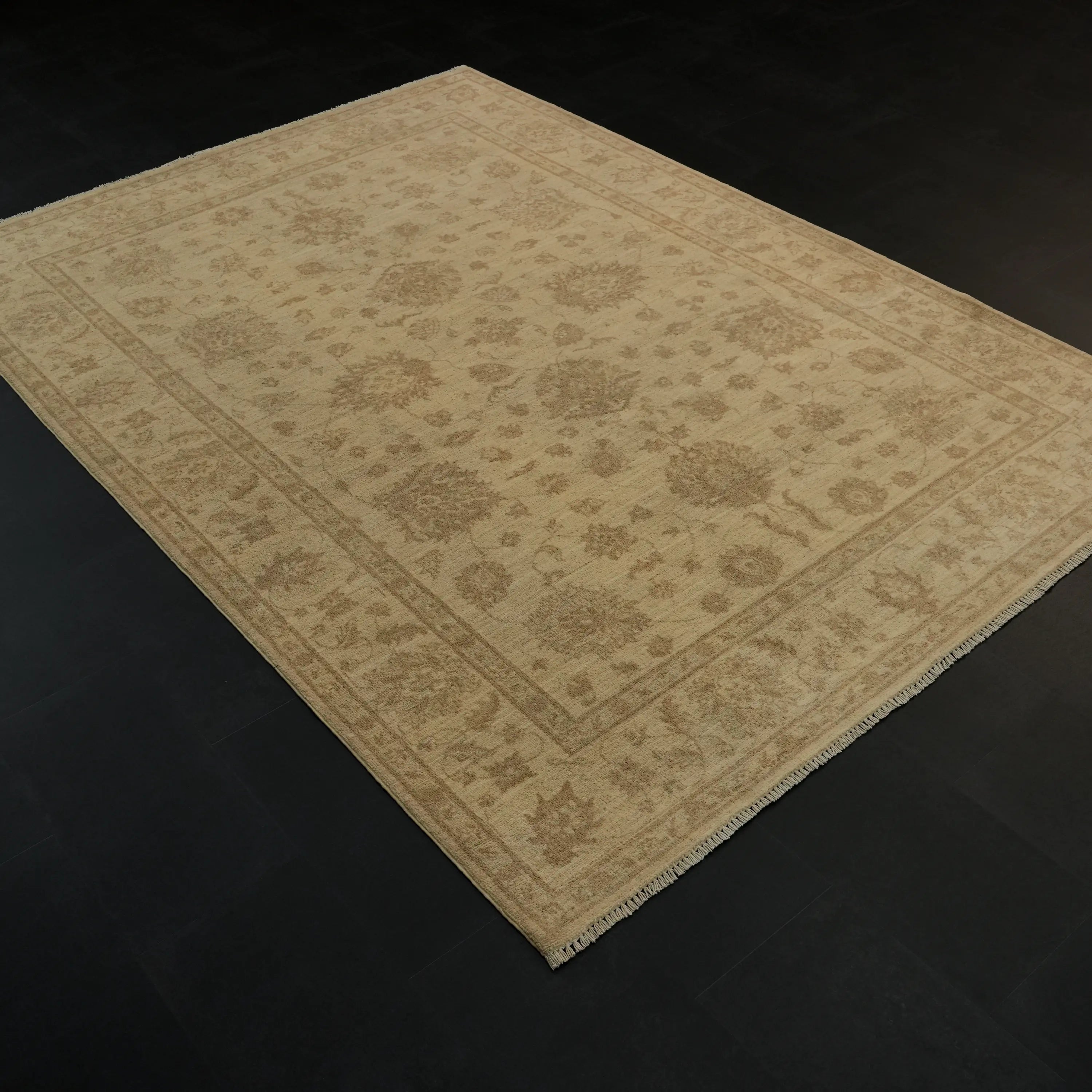 Mahal Series Handwoven Uşak Pattern Cream Wool Rug