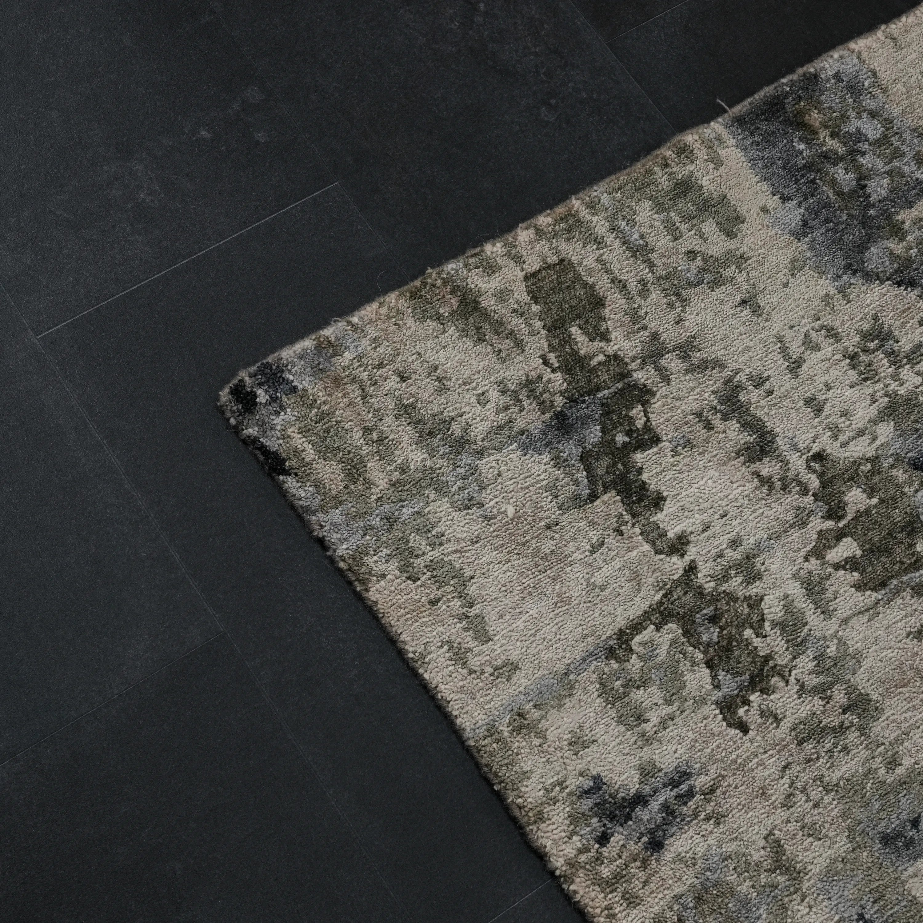 Maison Serisi El Dokuma Soyut Desenli Gri Bambu Halı