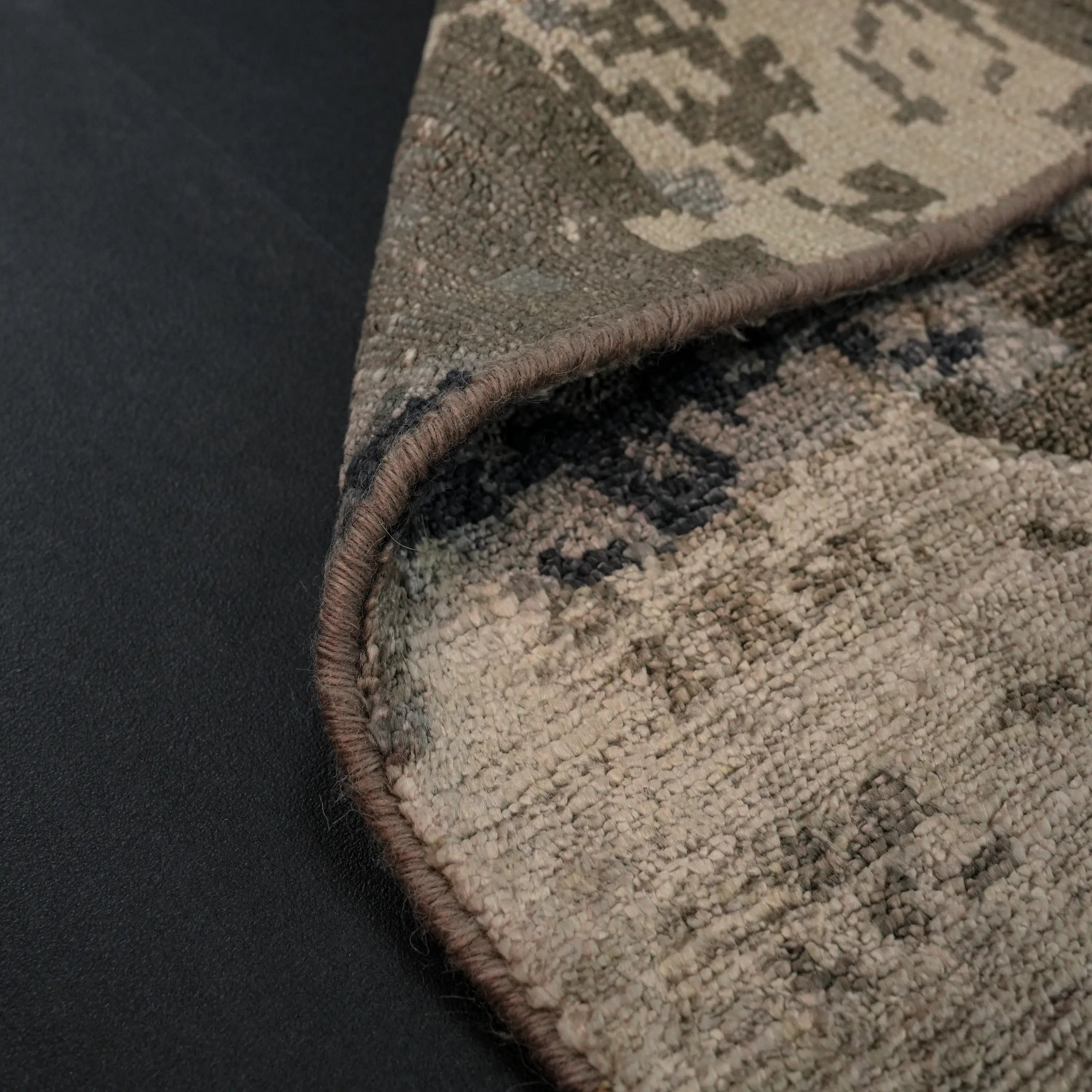 Maison Serisi El Dokuma Soyut Desenli Gri Bambu Halı