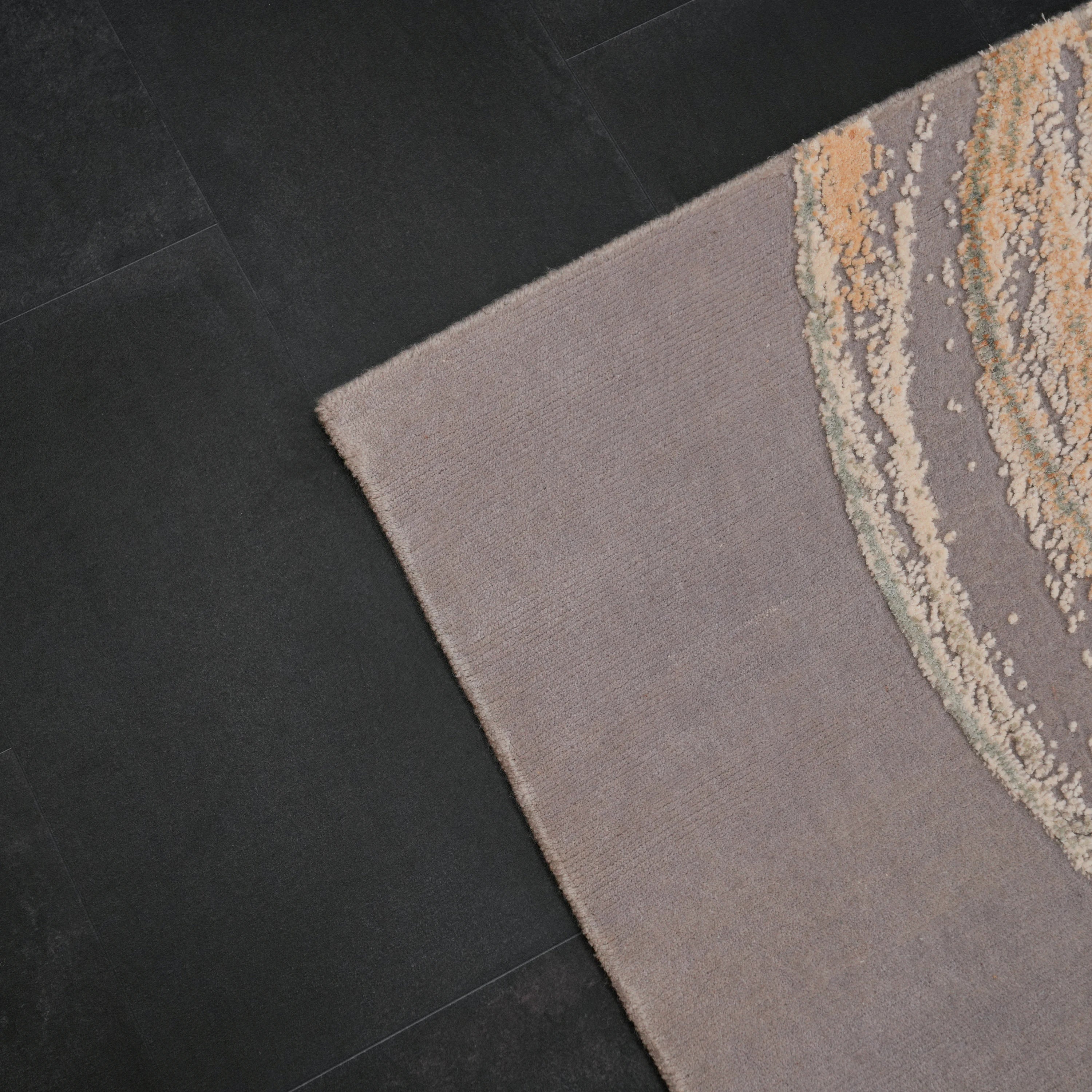 Maison Serisi El Dokuma Soyut Desenli Gri Yün Halı