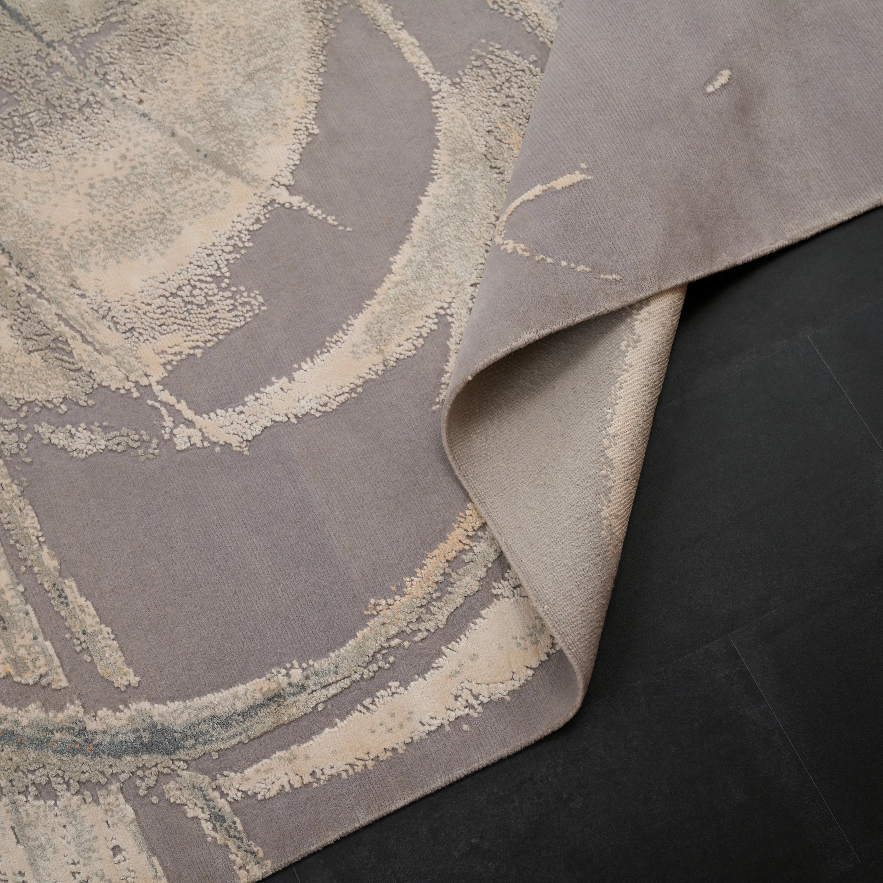 Maison Serisi El Dokuma Soyut Desenli Gri Yün Halı