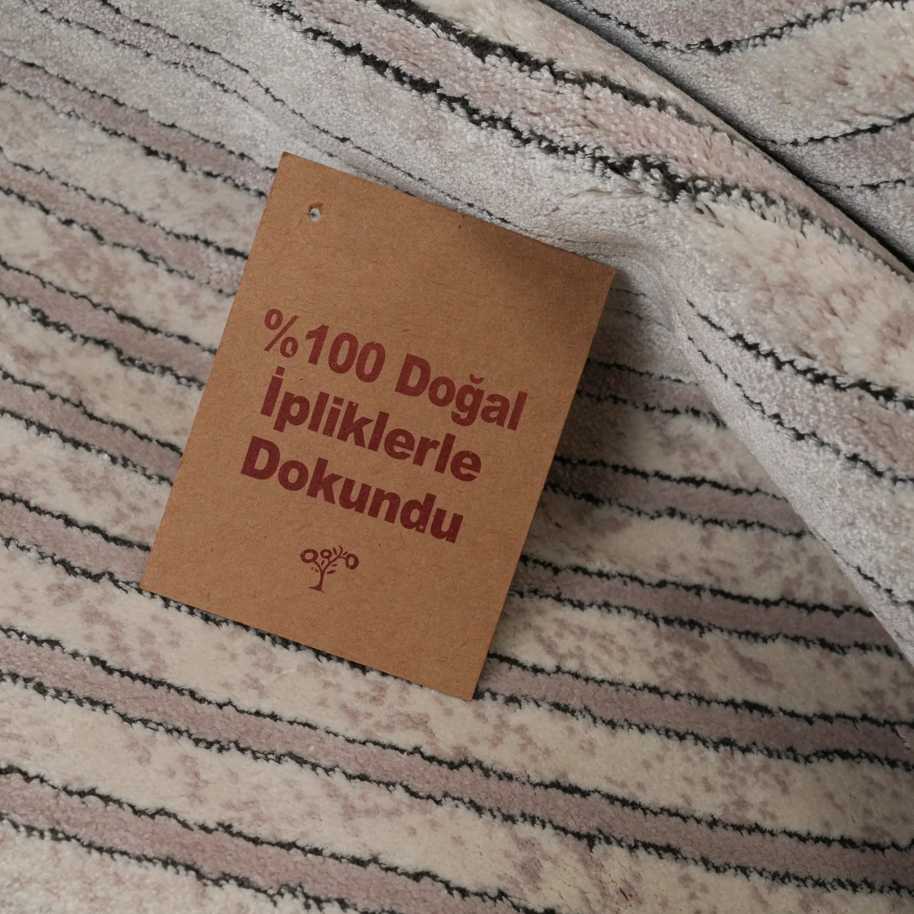 Lapis Serisi Çizgi Desenli Krem Viskon Halı