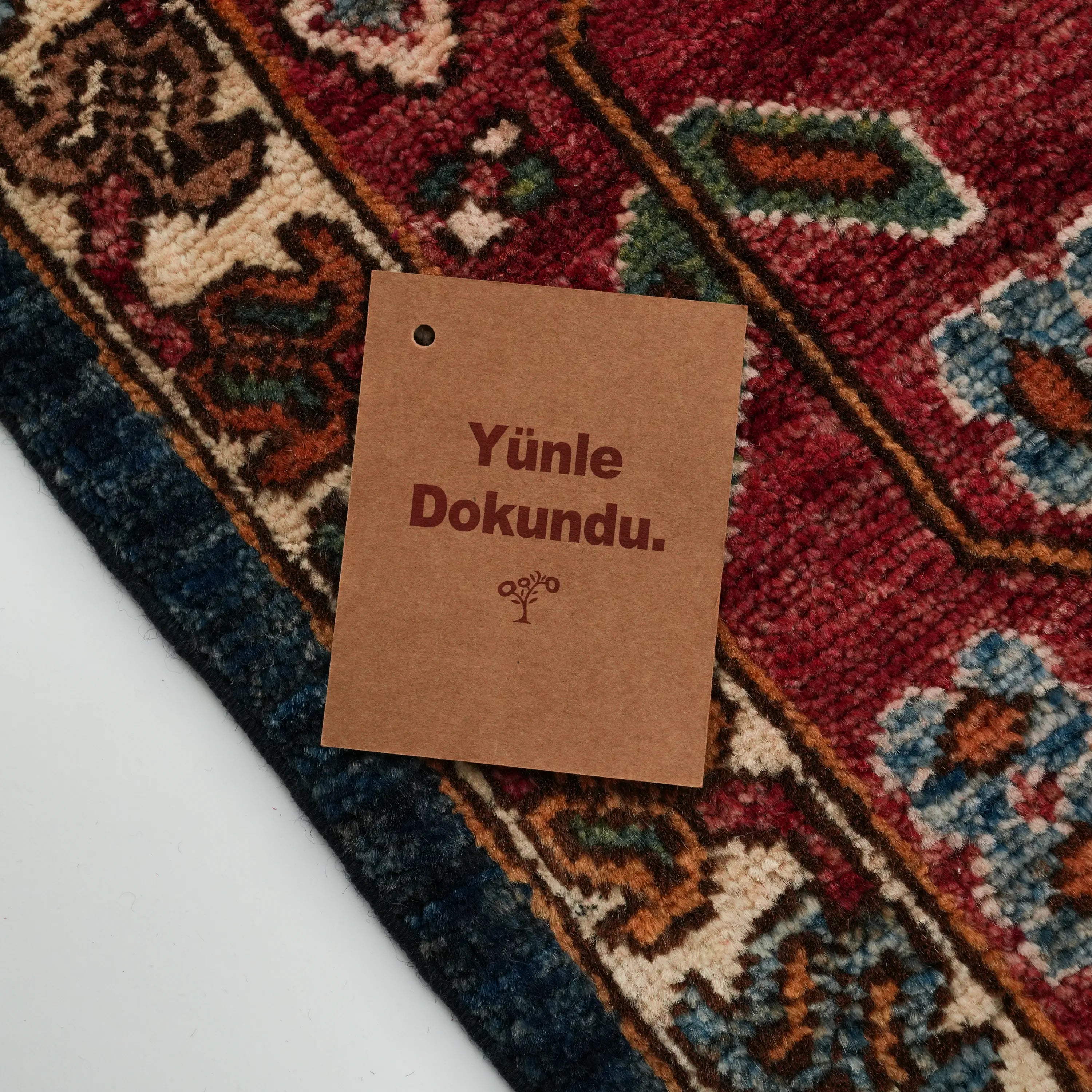 Mihman Serisi El Dokuma Anadolu Desenli Lacivert Yün Halı