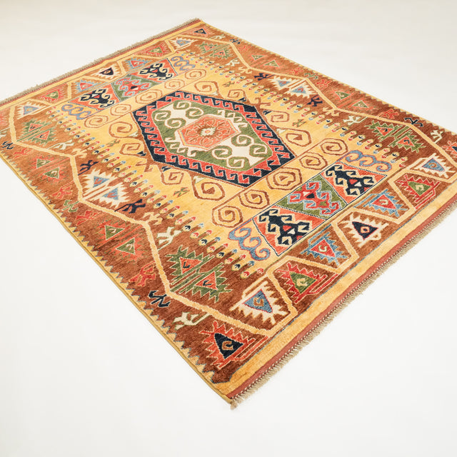 Mihman serisi Anadolu desenli el dokuma yün halı, sarı, 152x194 cm — Halıcızade