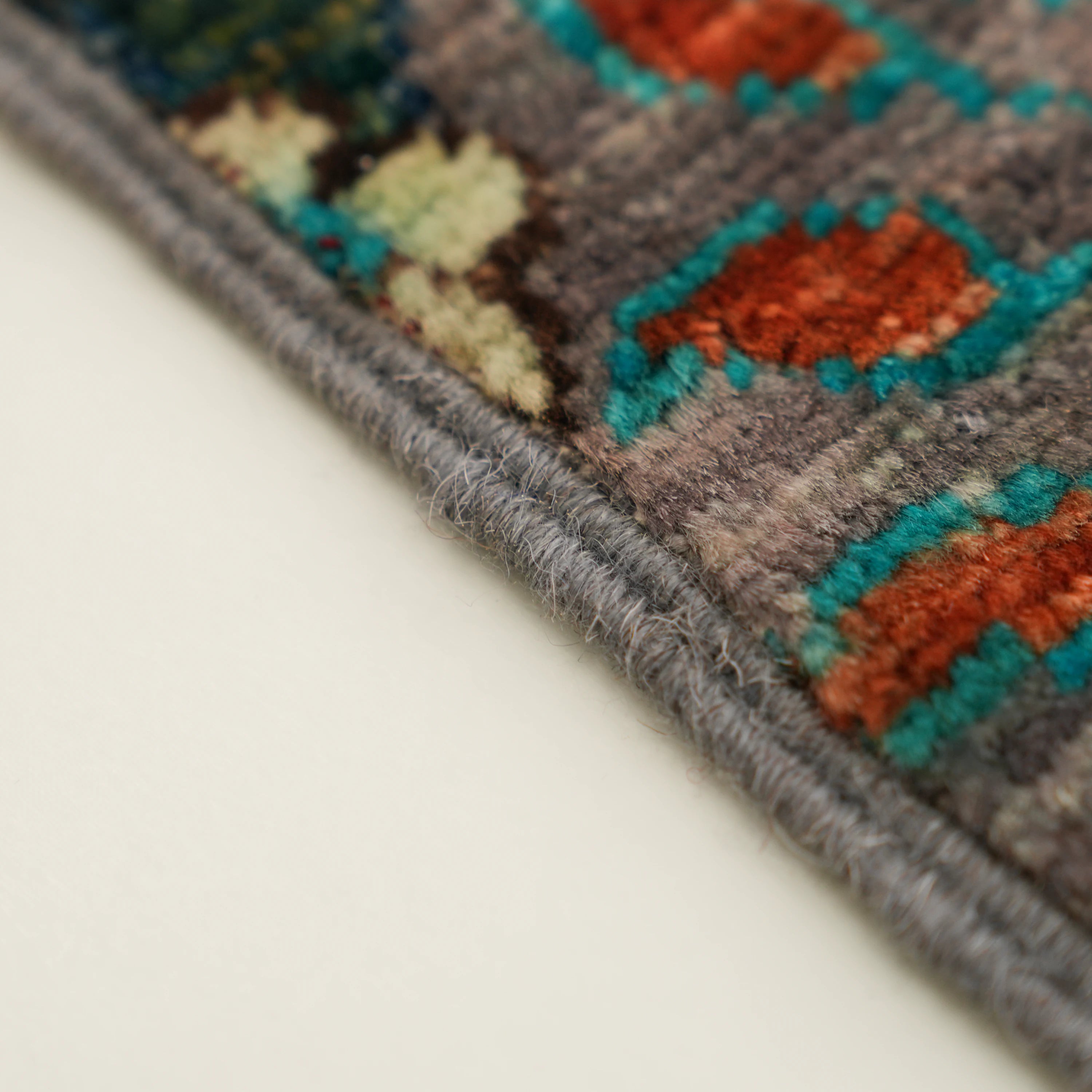 Mihman Series Handwoven Floral Patterned Gray Wool Rug