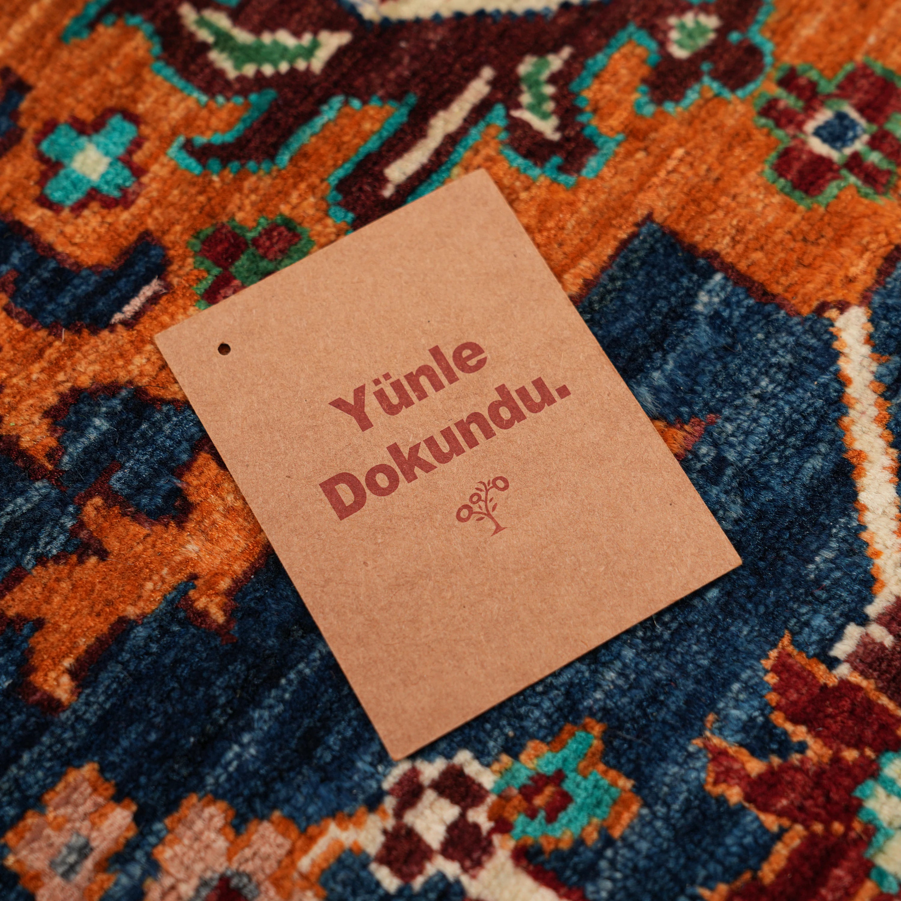 Mihman Serisi El Dokuma Vintage Desenli Yün Rengarenk Halı