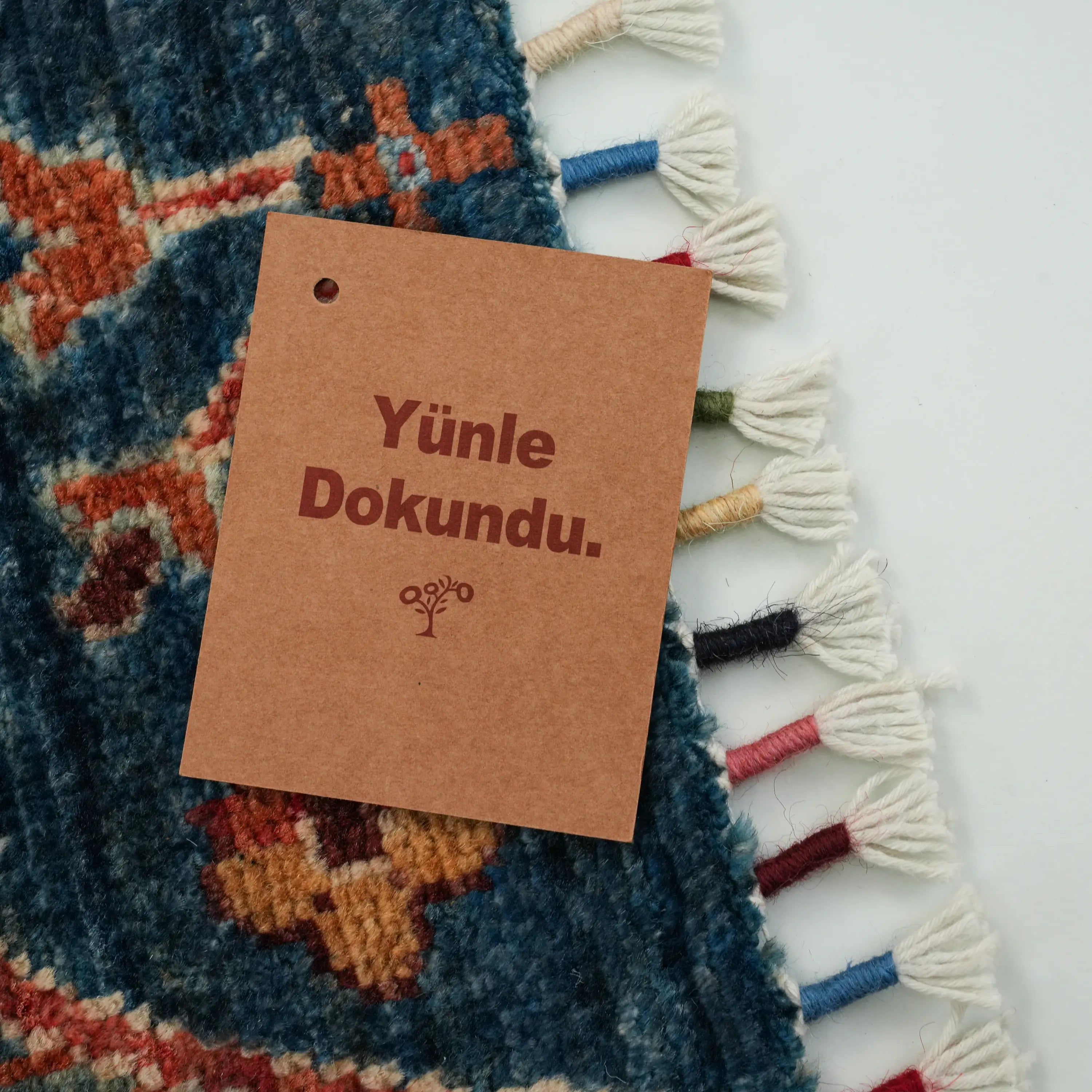 Mihman Series Handwoven Wool Flower Pattern Blue Rug