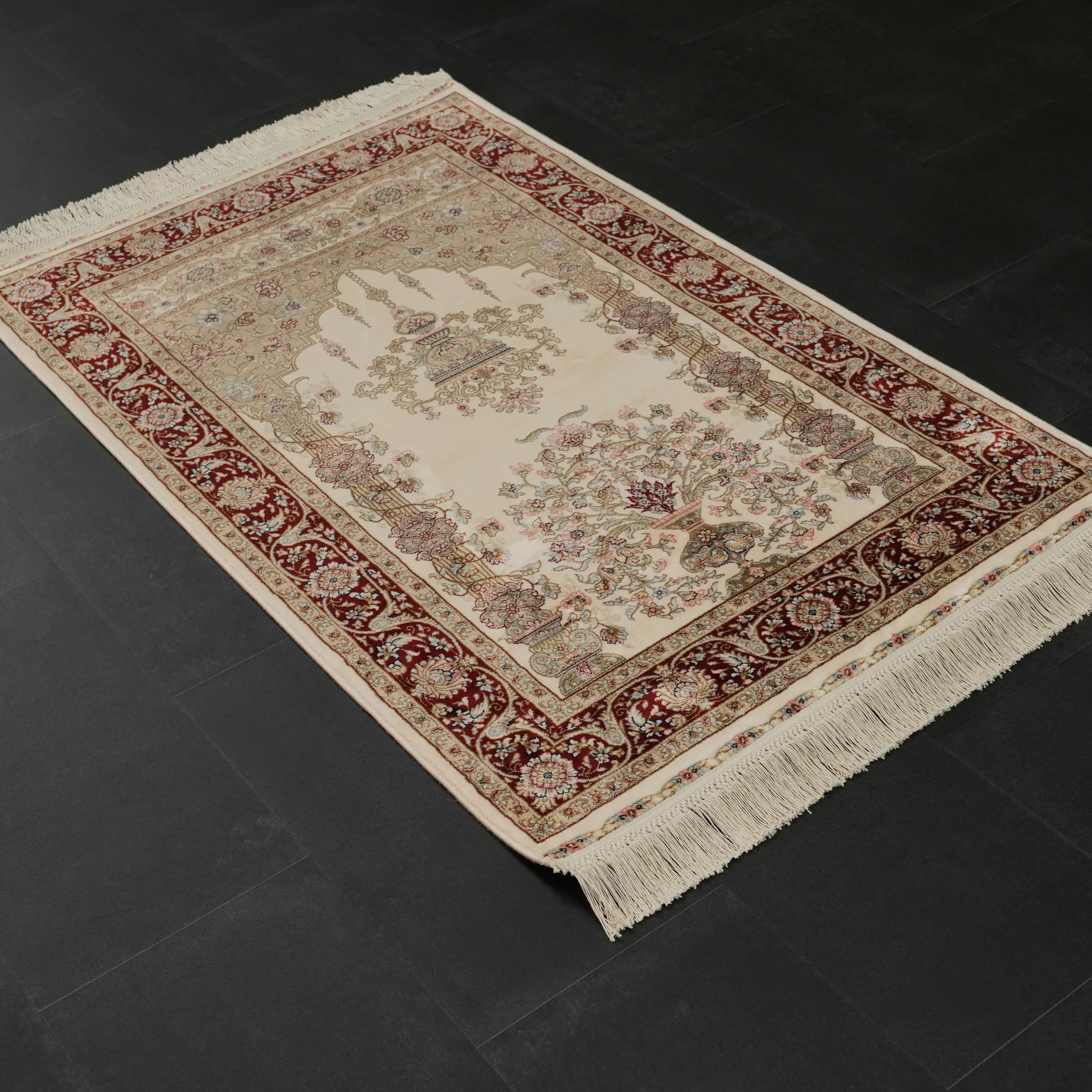 Mihrap Desenli Krem Viskon Halı Seccade