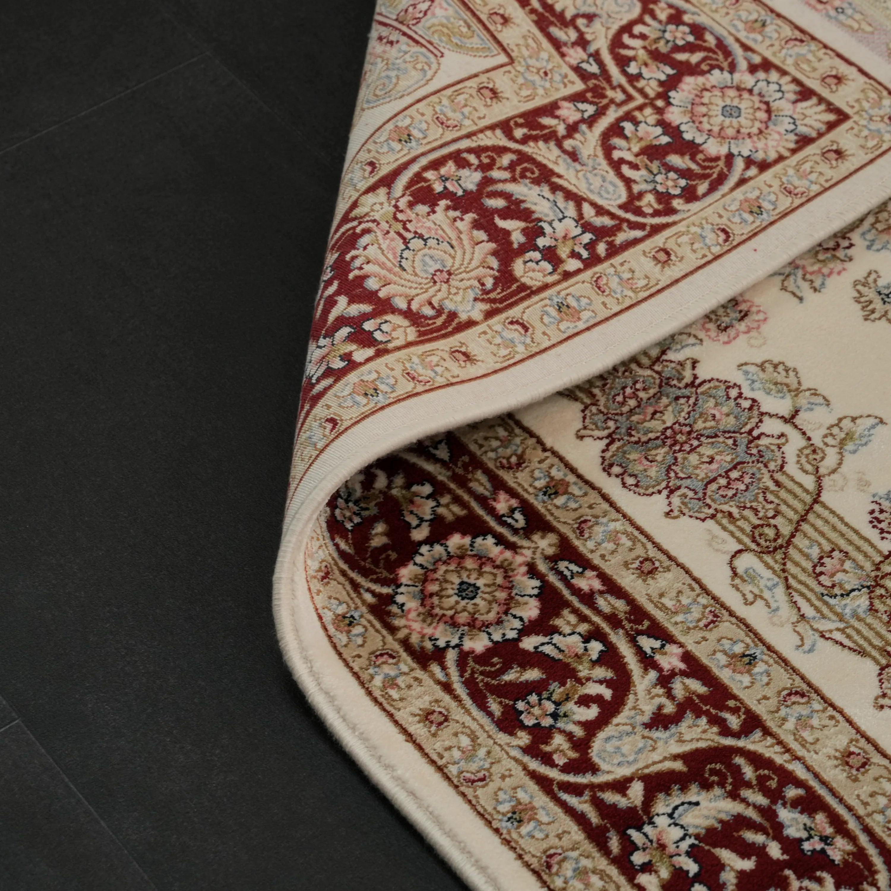 Mihrap Desenli Krem Viskon Halı Seccade