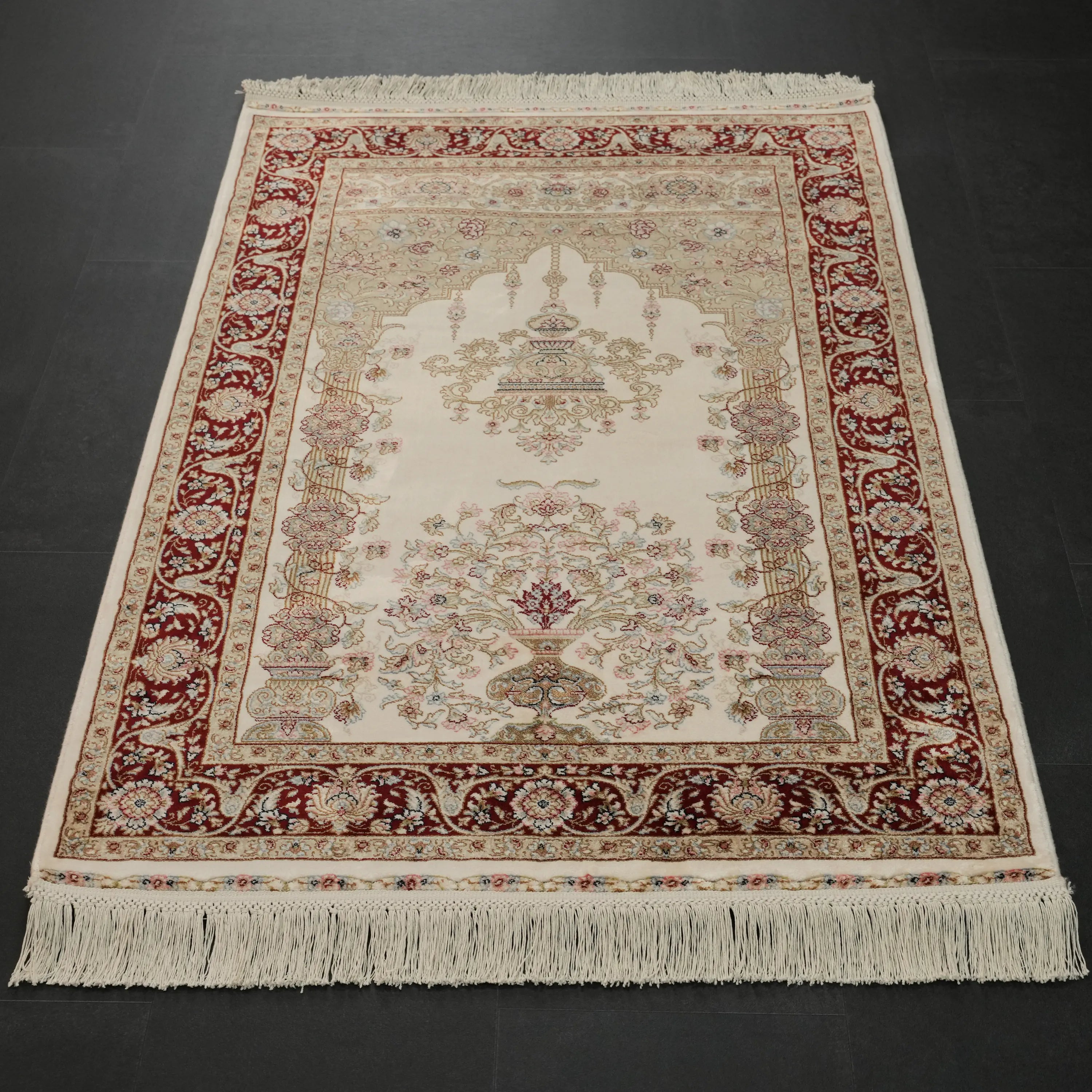 Mihrap Desenli Krem Viskon Halı Seccade