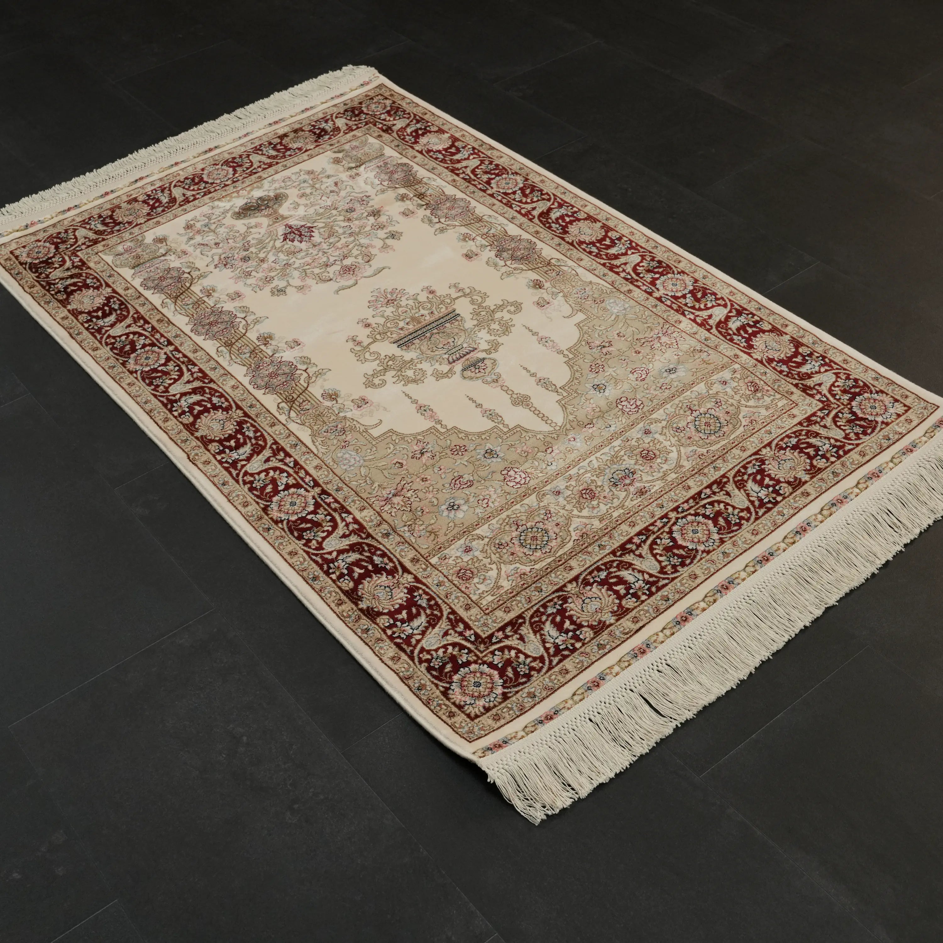 Mihrap Desenli Krem Viskon Halı Seccade