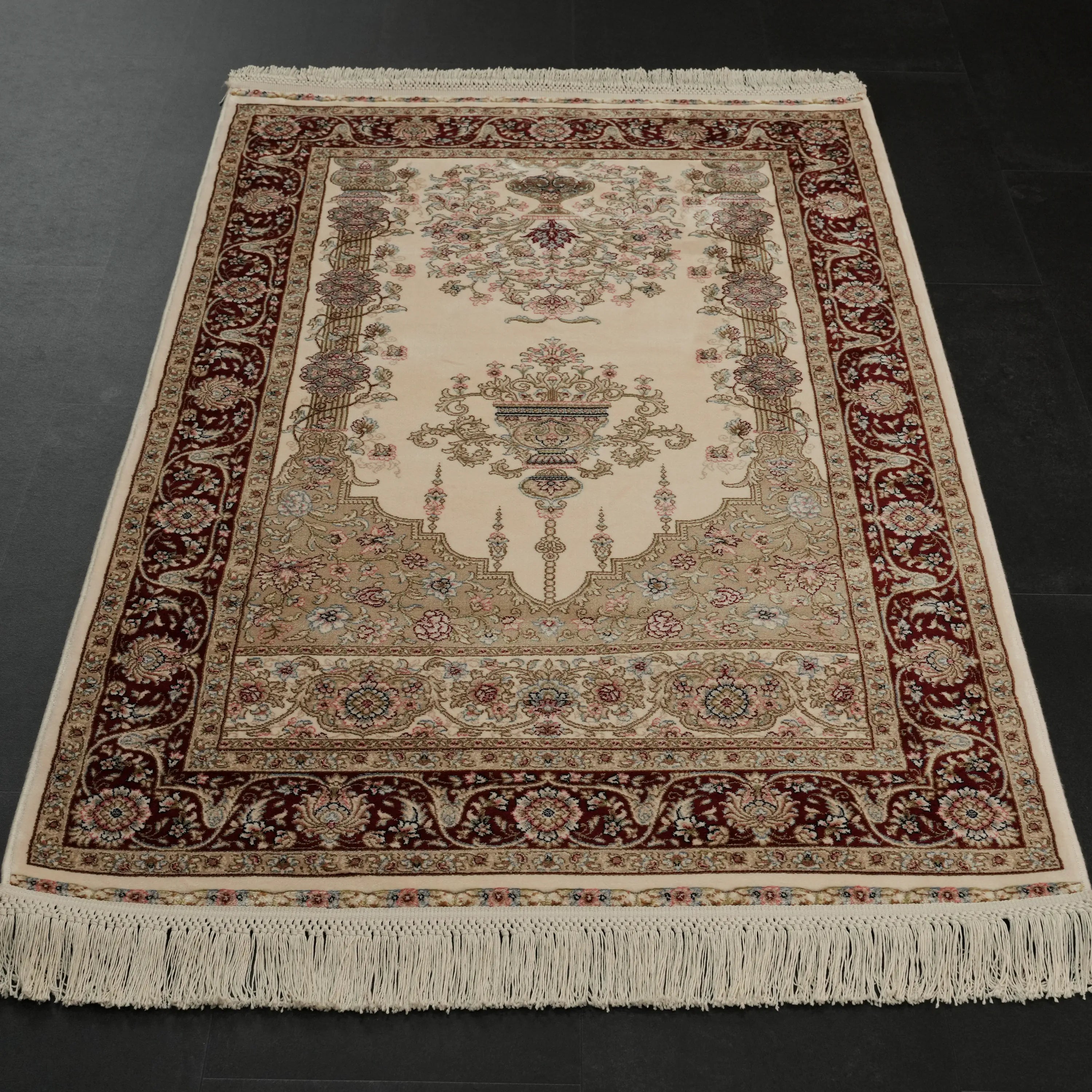 Mihrap Desenli Krem Viskon Halı Seccade