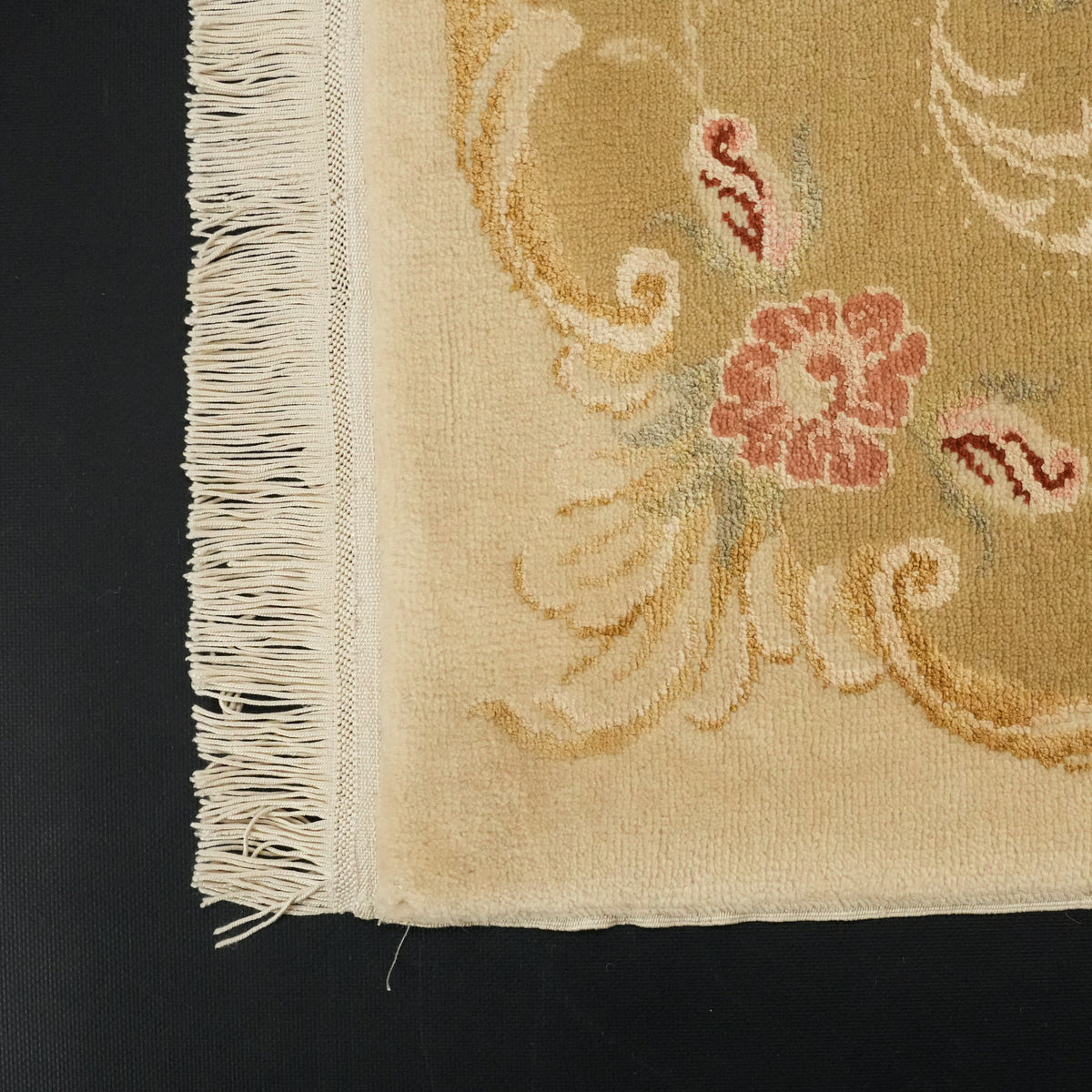 Mohair Serisi El Dokuma Çiçek Desenli Krem Halı — yün