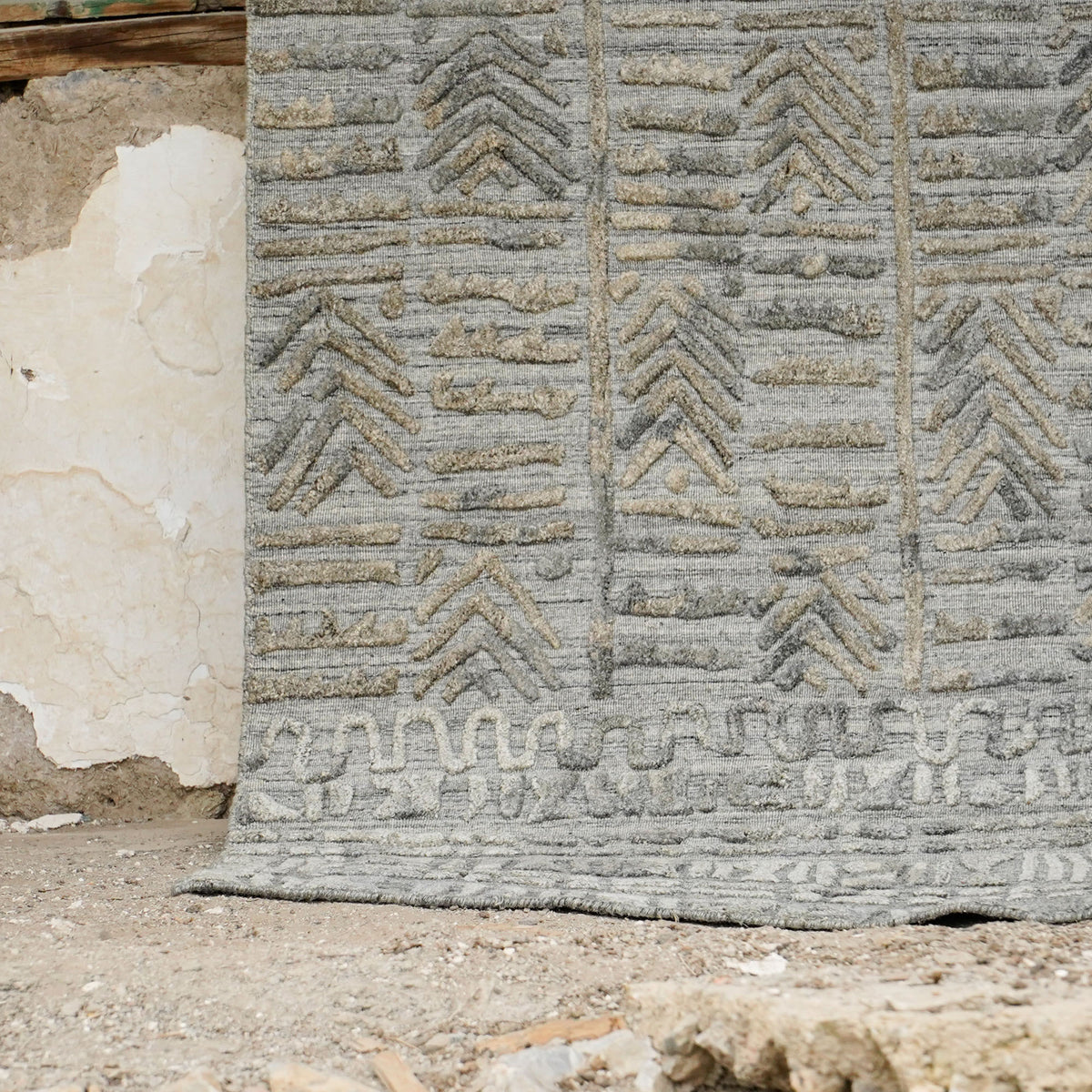 El Dokuma Geometrik Desenli Yeşil Halı — bambu
