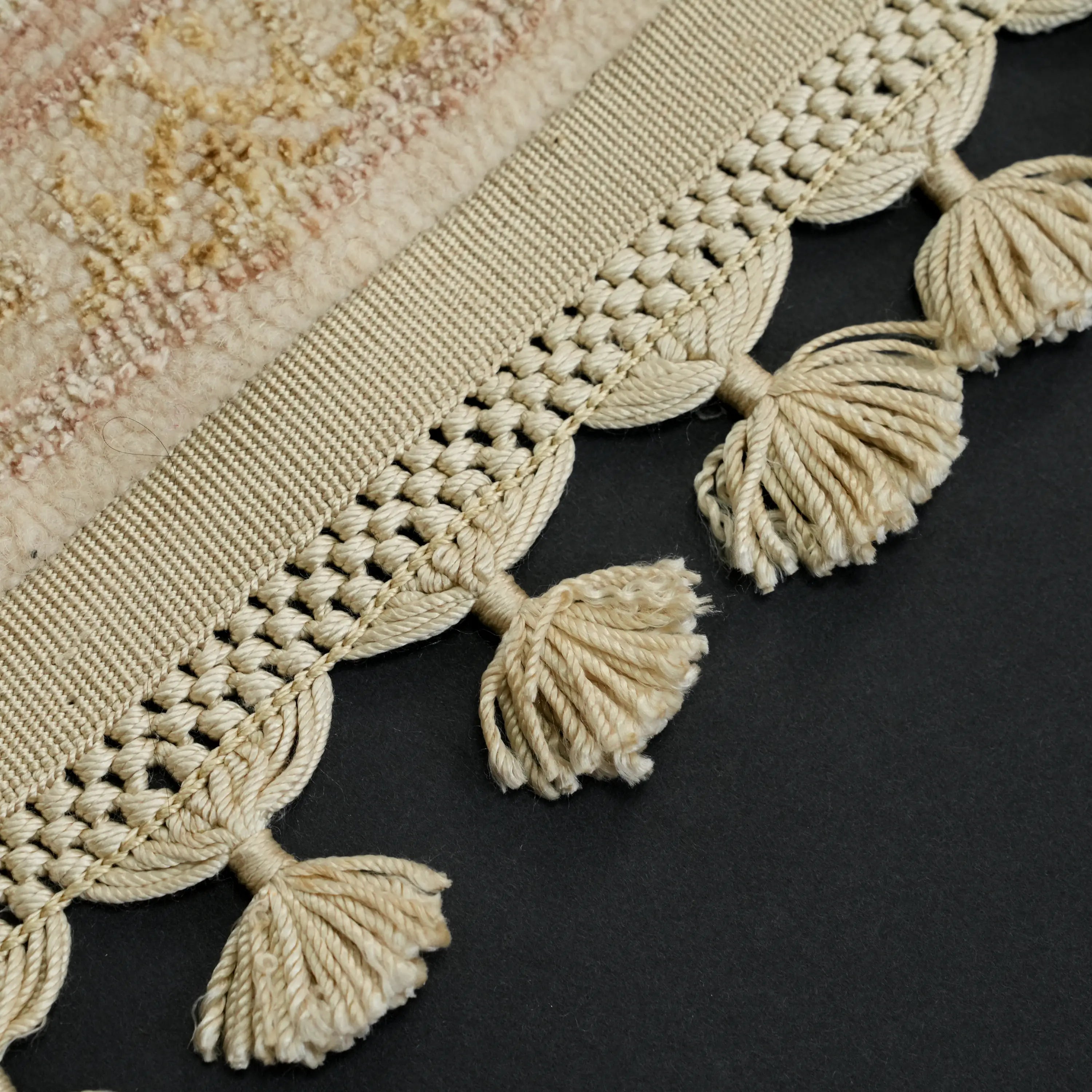 Pera Series Handwoven Frame Patterned Cream Wool Rug