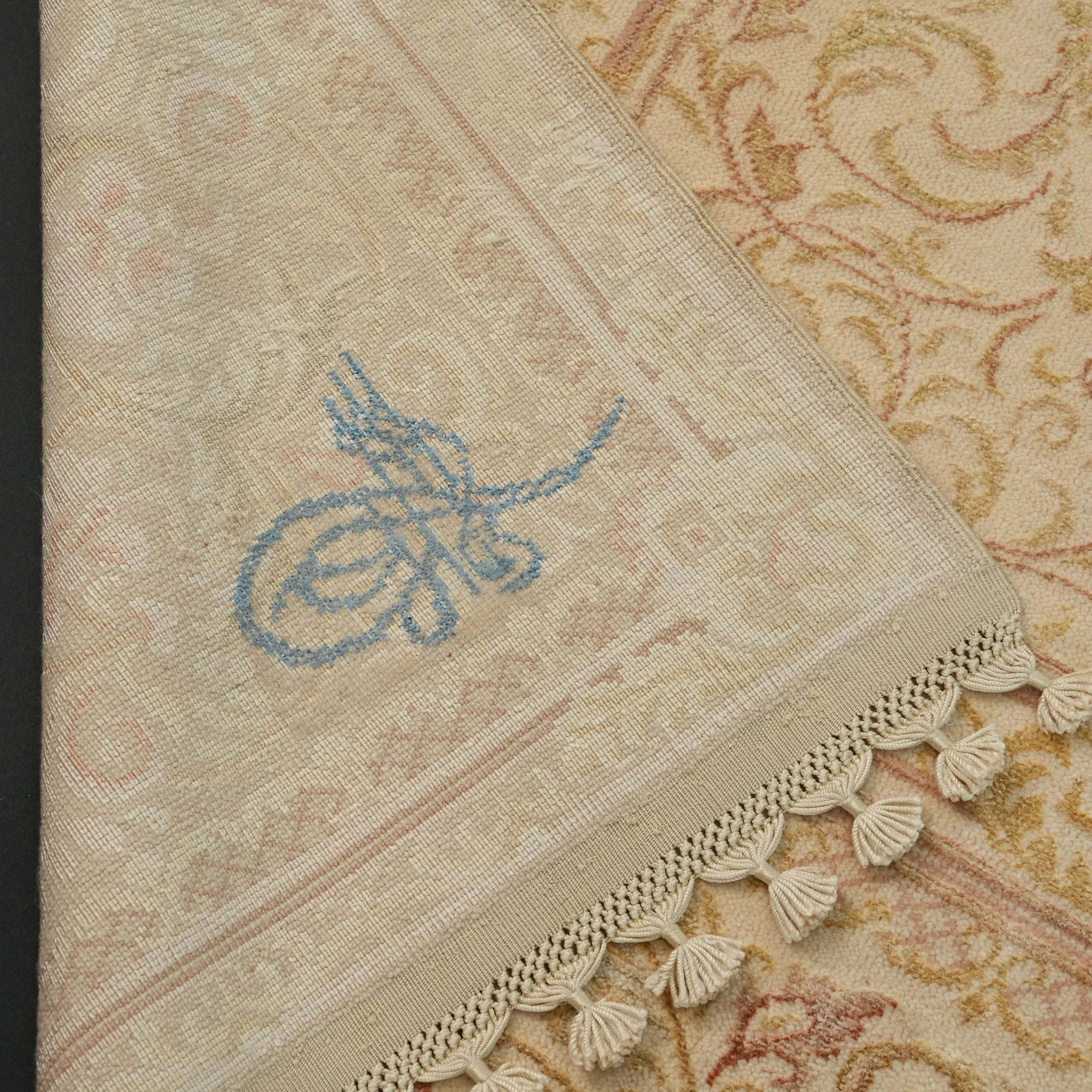 Pera Series Handwoven Frame Patterned Cream Wool Rug