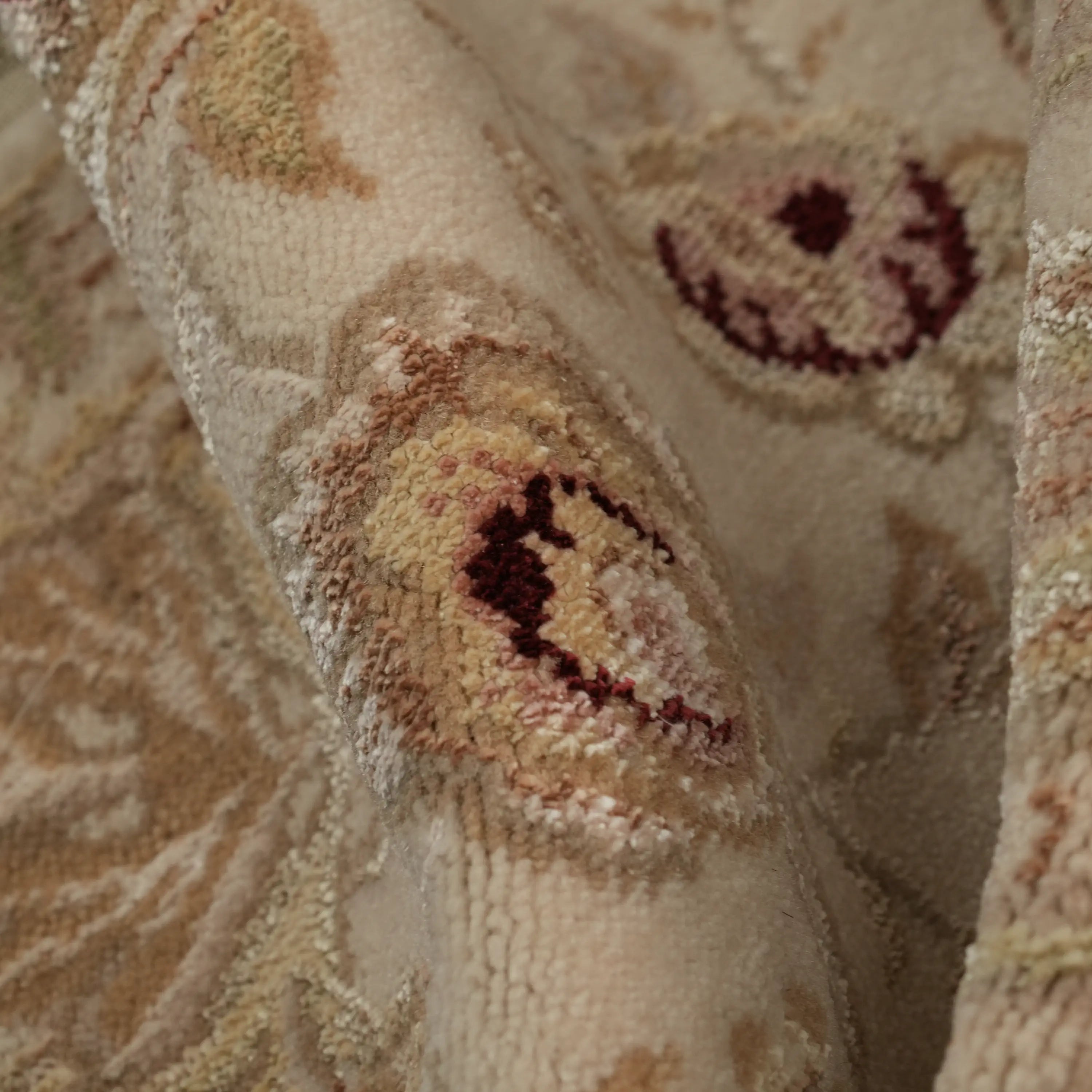 Pera Serisi El Dokuma Çiçek Desenli Krem İpekli Halı