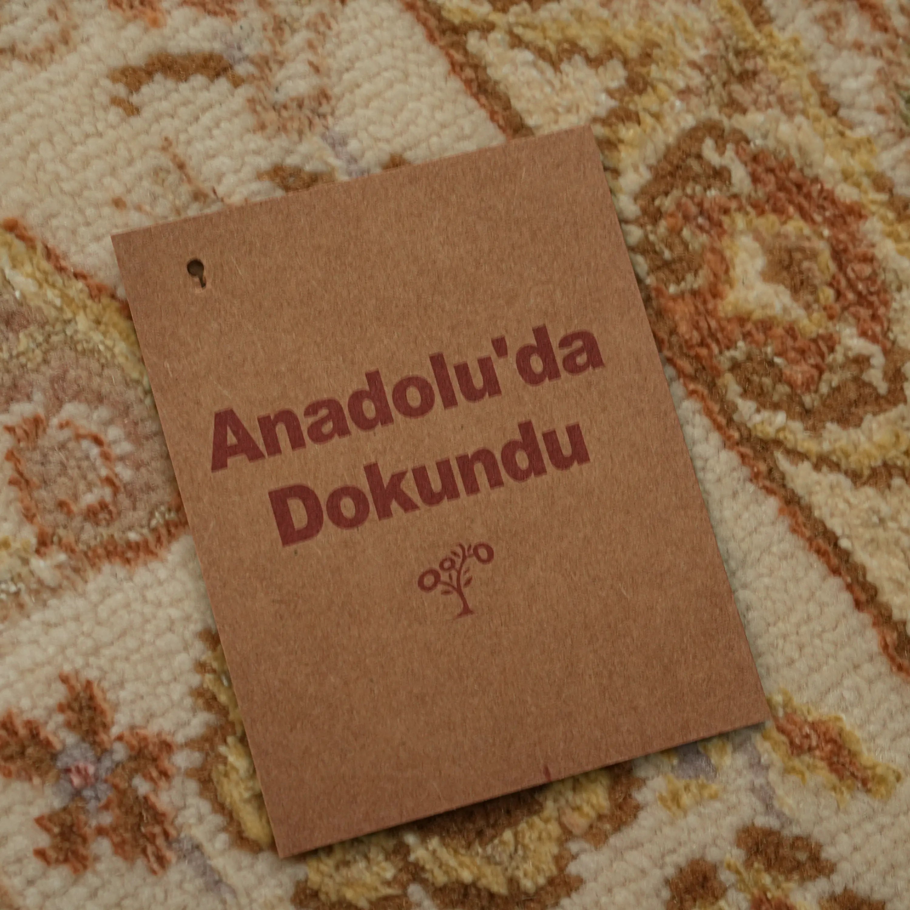 Pera Series Handwoven Flower Pattern Wool Cream Rug