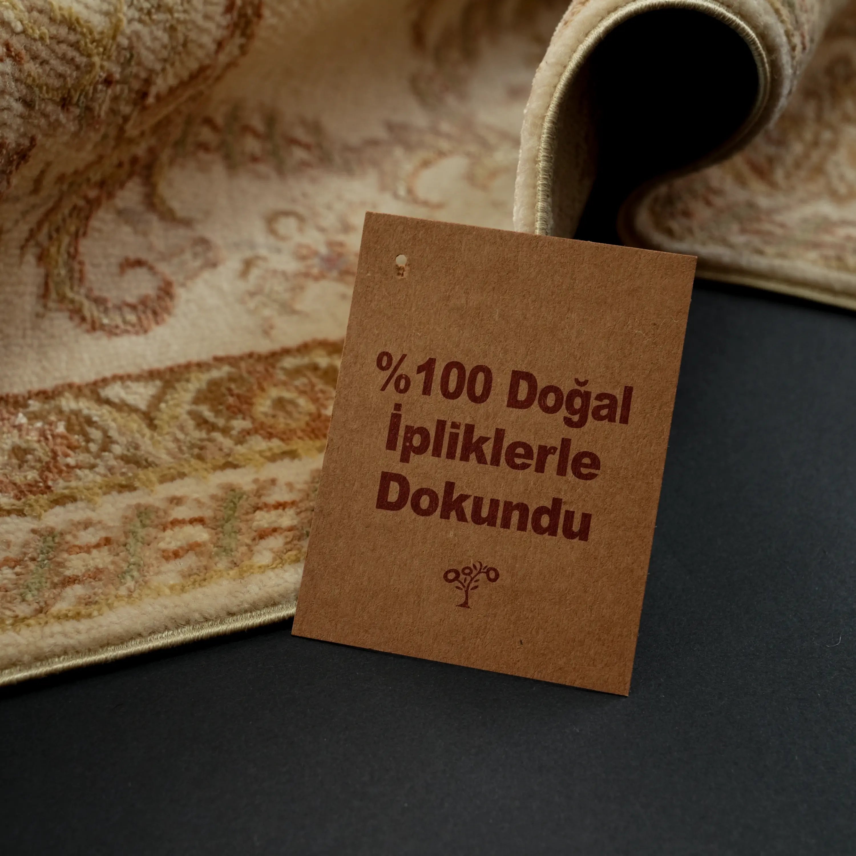 Pera Series Handwoven Flower Pattern Wool Cream Rug