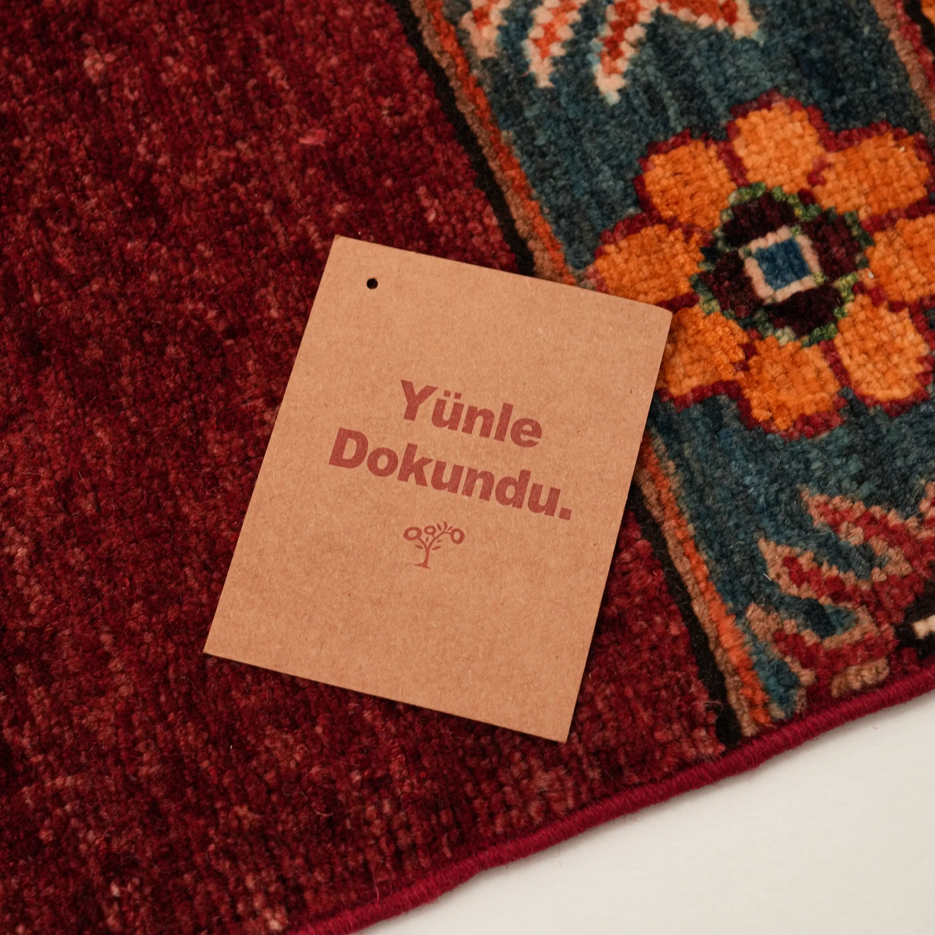 Pinhan Serisi El Dokuma Anadolu Desenli Kırmızı Yün Etnik Halı